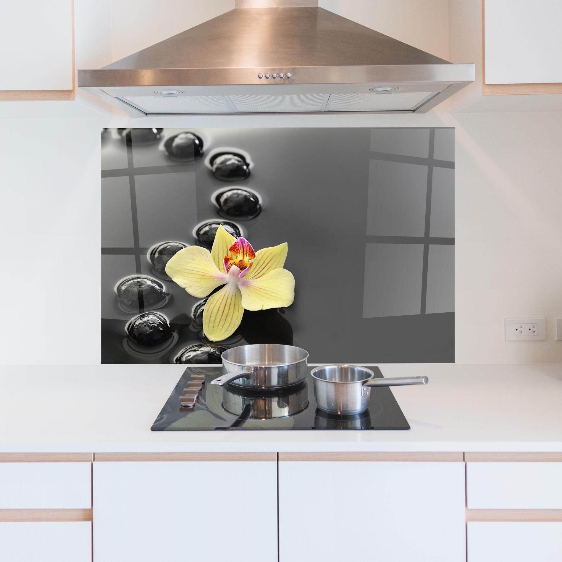 Küchenrückwand Glas Orchid In Water mockup 5
