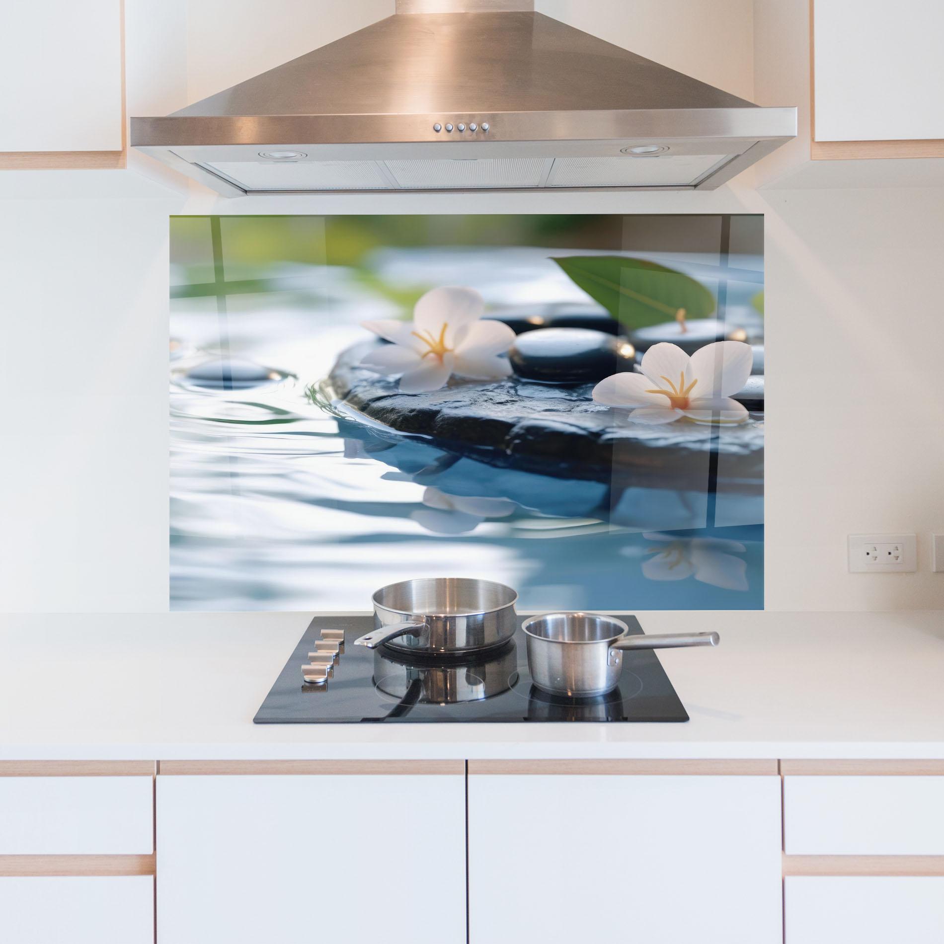 Küchenrückwand Glas Water White Flowers mockup 5