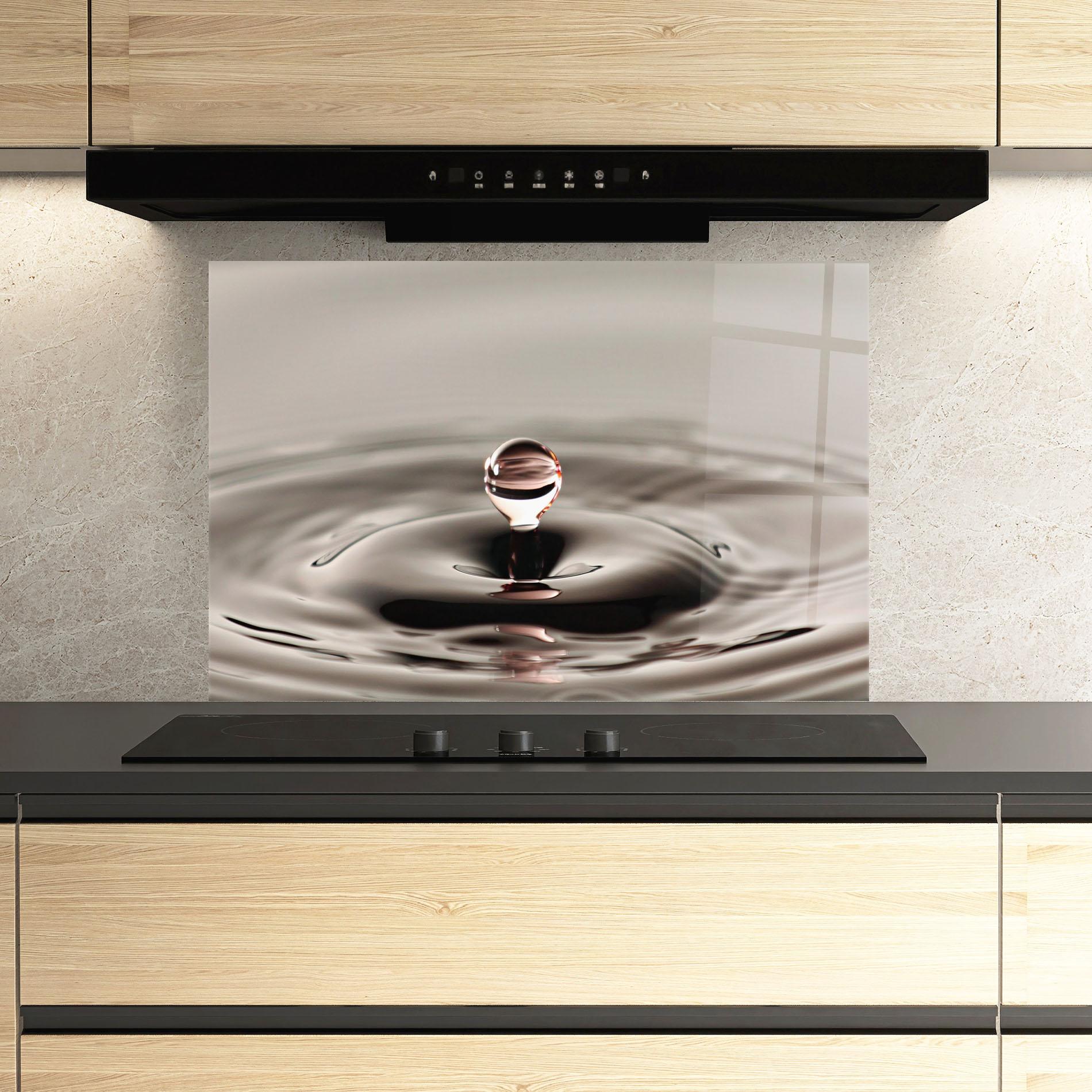 Küchenrückwand Glas Close Red Water Drop mockup 3