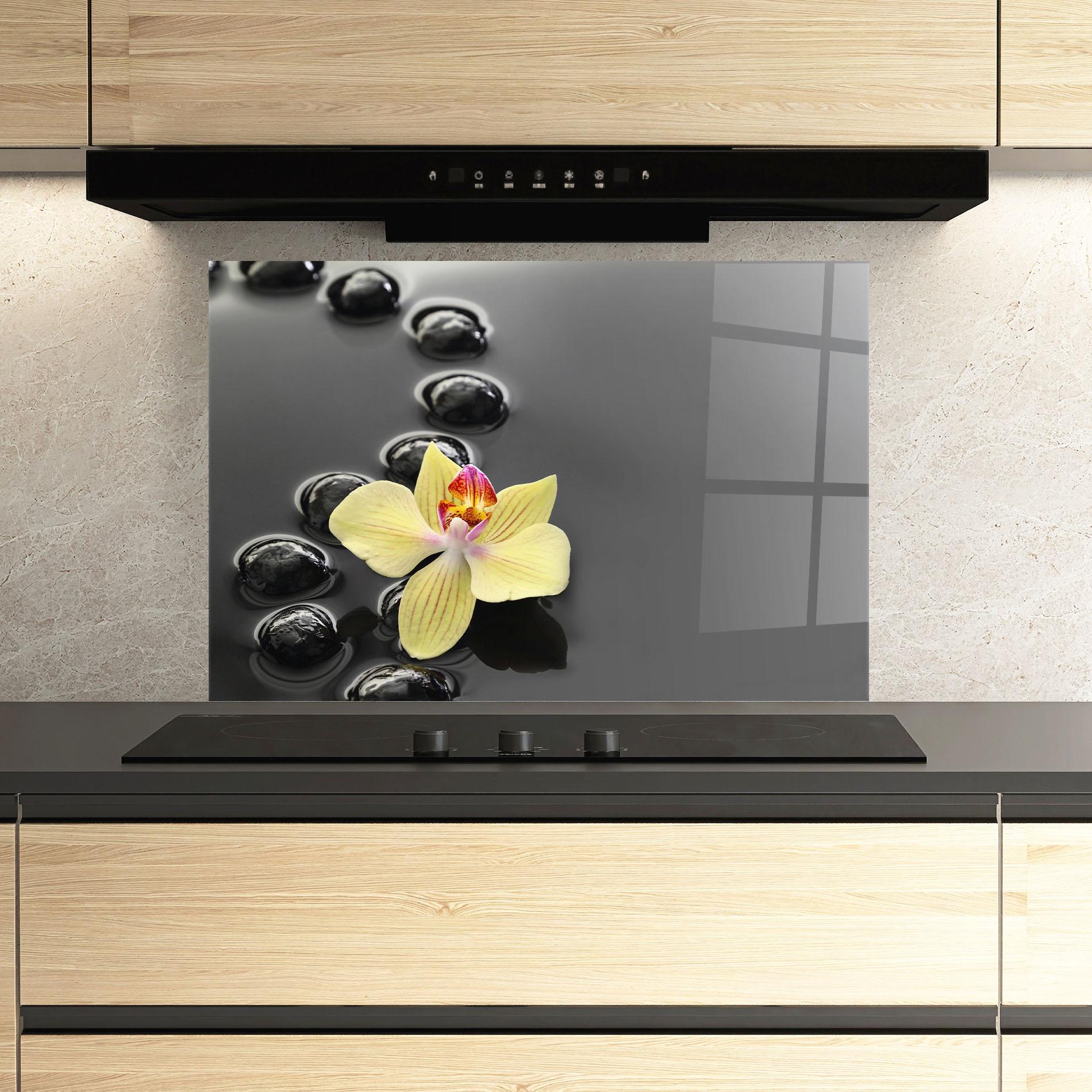 Küchenrückwand Glas Orchid In Water mockup 3