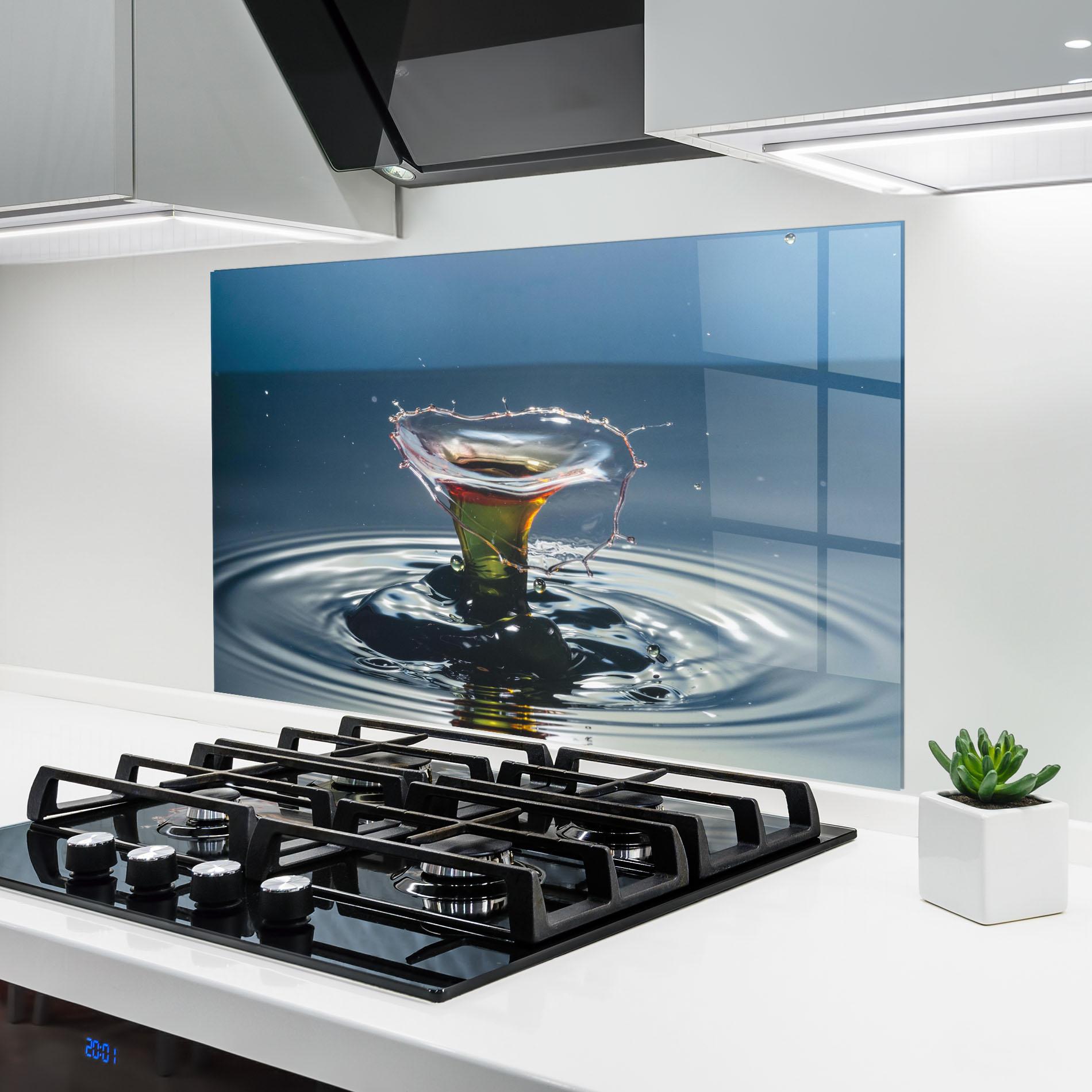Küchenrückwand Glas Beautiful Water Splash mockup 6