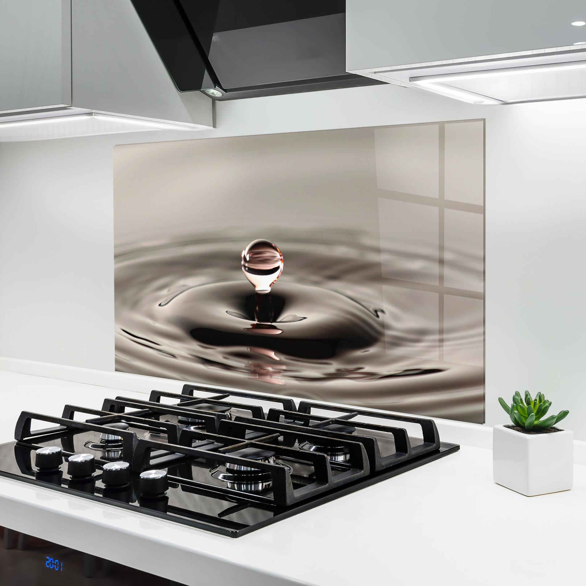 Küchenrückwand Glas Close Red Water Drop mockup 6