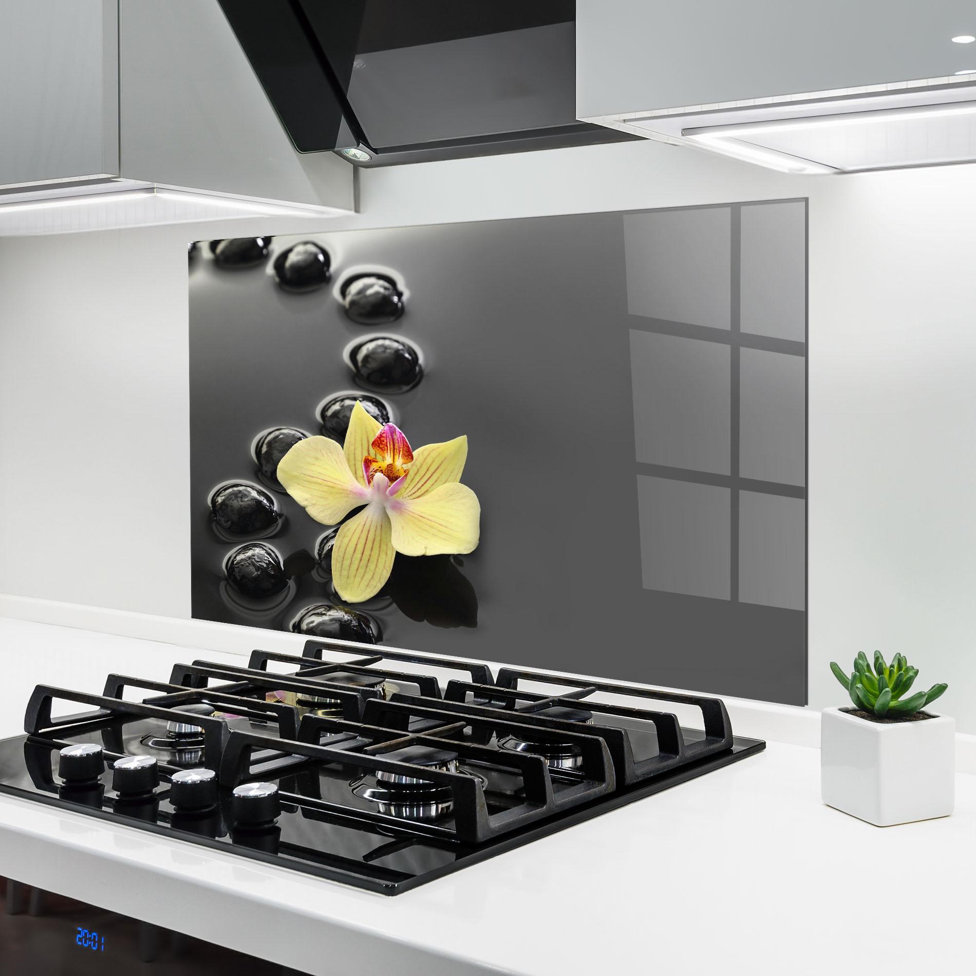 Küchenrückwand Glas Orchid In Water mockup 6