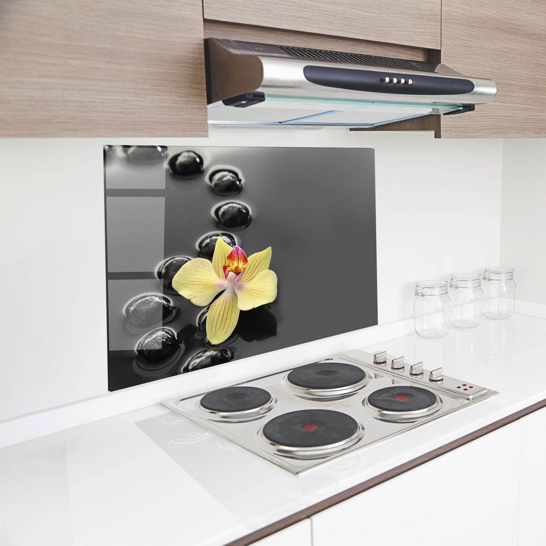 Küchenrückwand Glas Orchid In Water mockup 8