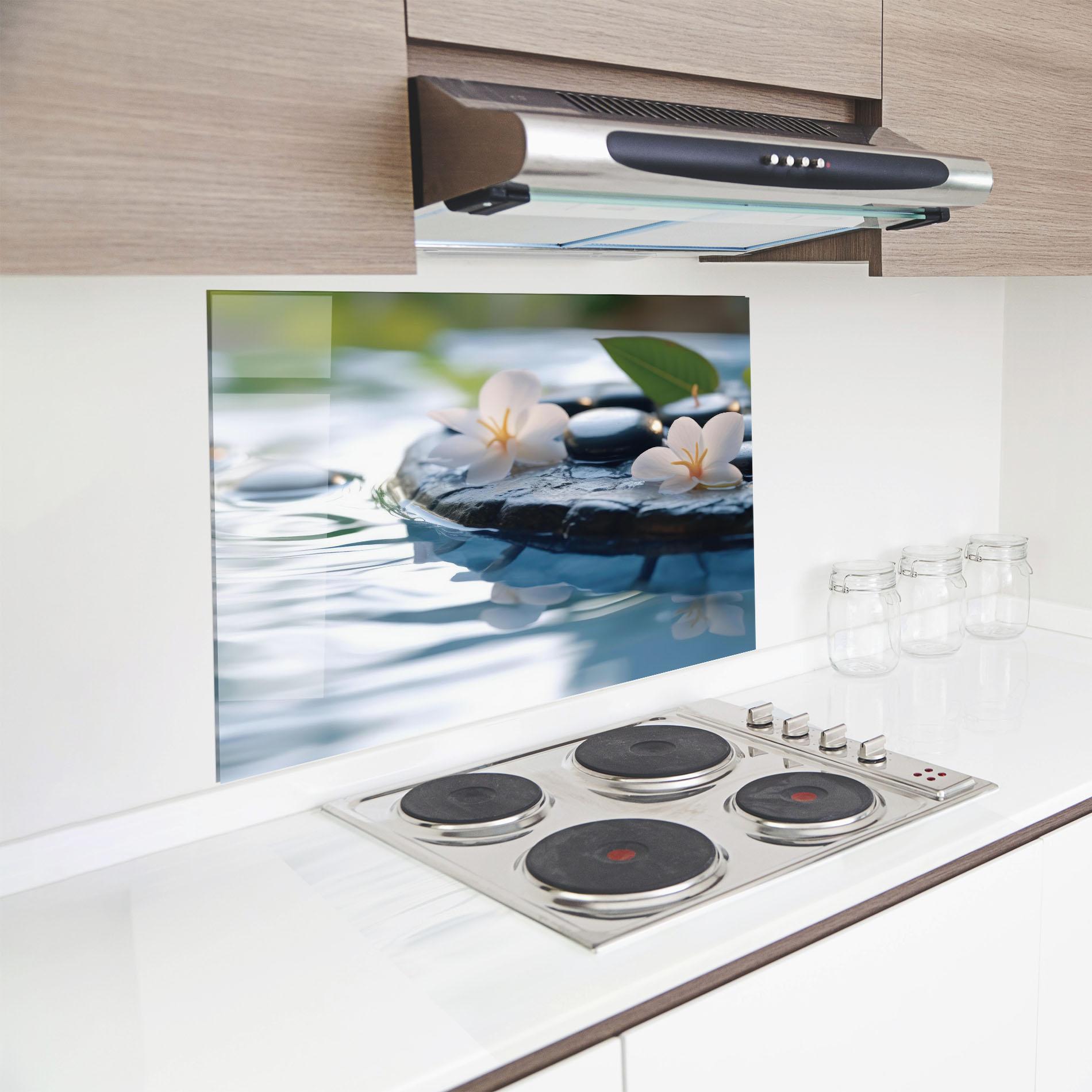 Küchenrückwand Glas Water White Flowers mockup 8