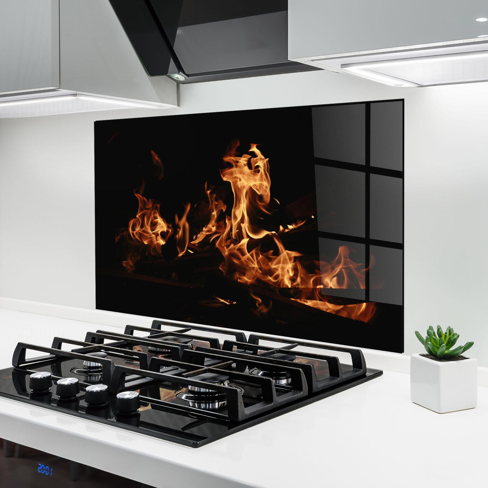 Küchenrückwand Glas Fire On Black mockup 6