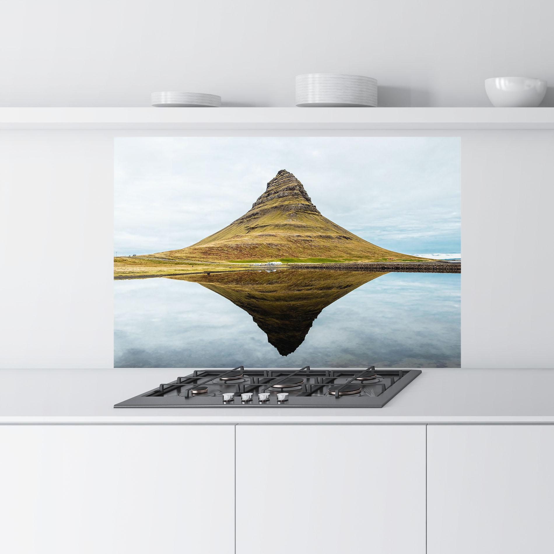 Küchenrückwand Glas Lake Cool Shape mockup 9
