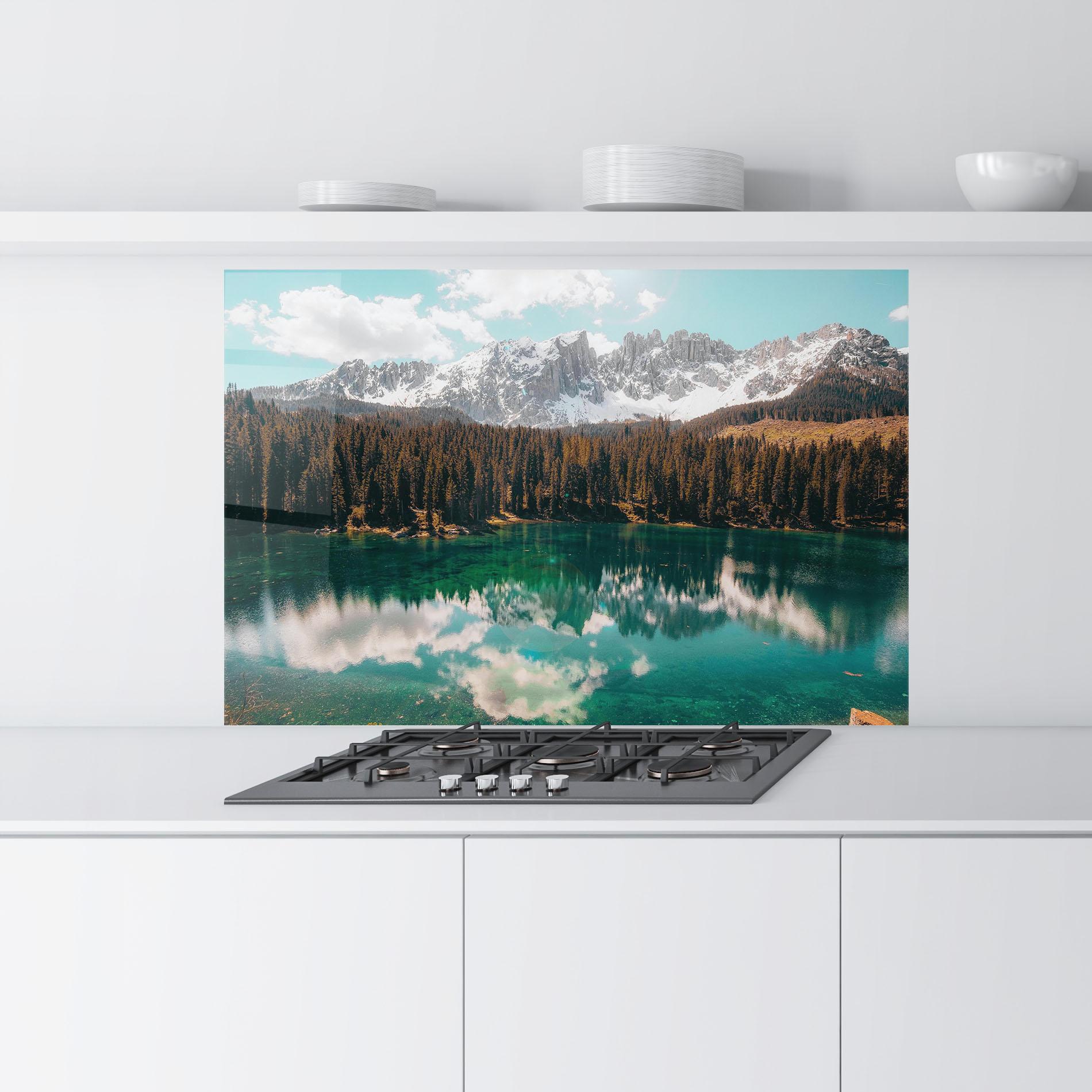 Küchenrückwand Glas Mountain Lake View mockup 9