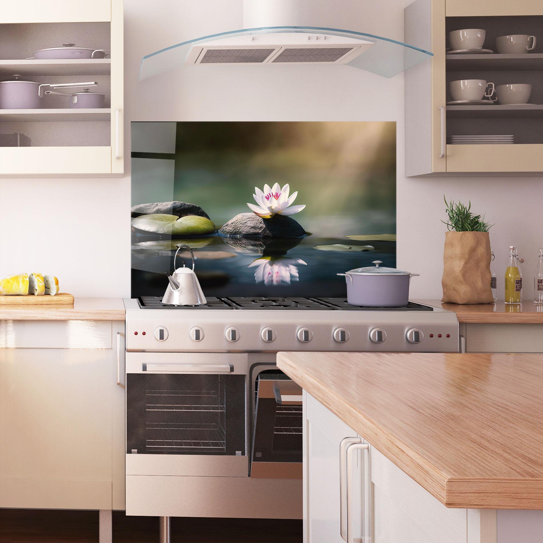 Küchenrückwand Glas Grey Rock Lotus mockup 1