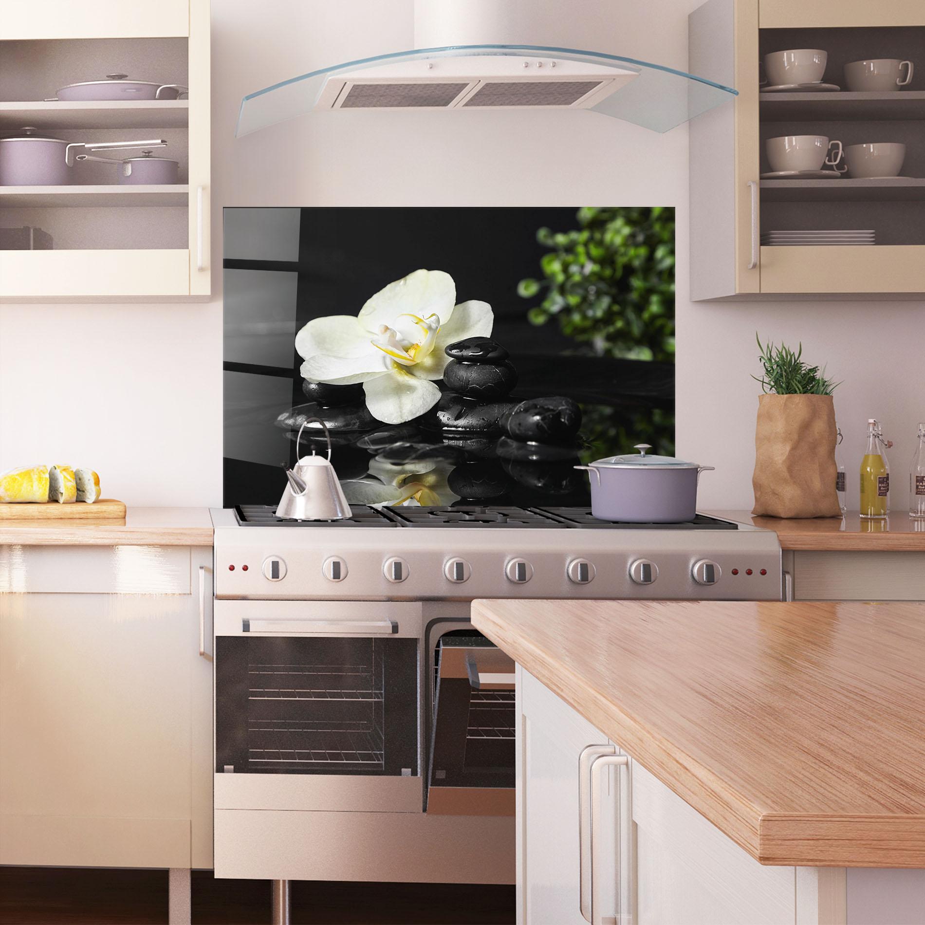 Küchenrückwand Glas White Spa Flower mockup 1