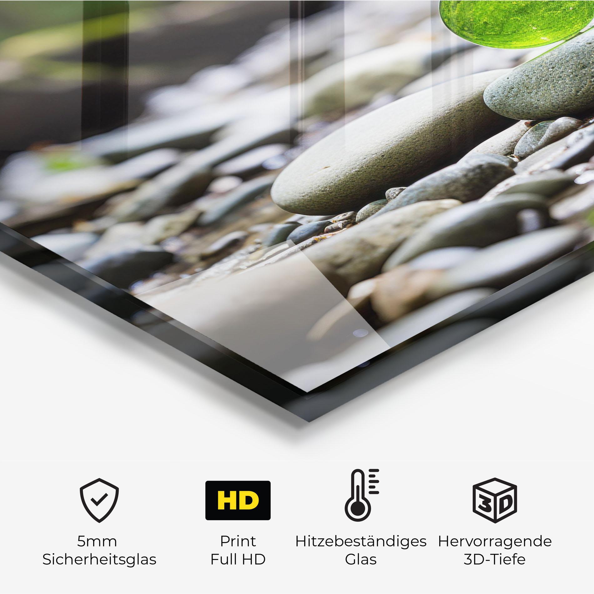 Küchenrückwand Glas Green Glass Balls mockup 2