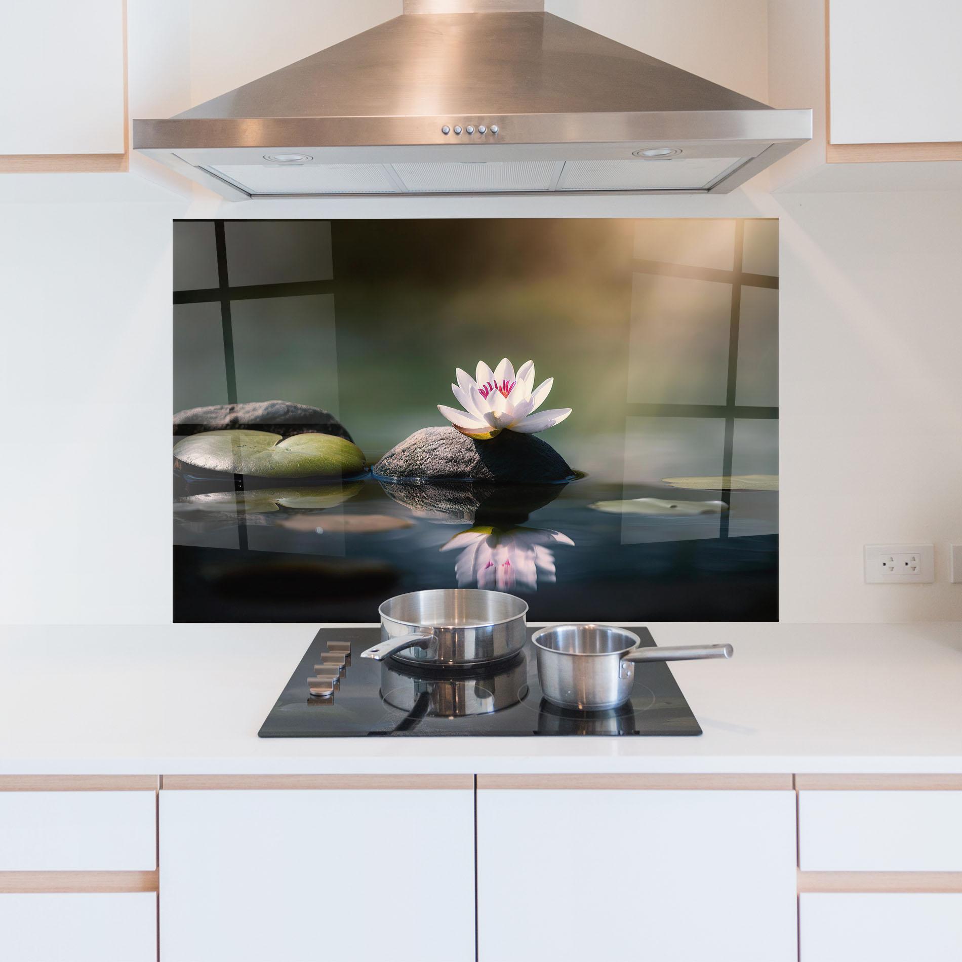 Küchenrückwand Glas Grey Rock Lotus mockup 5