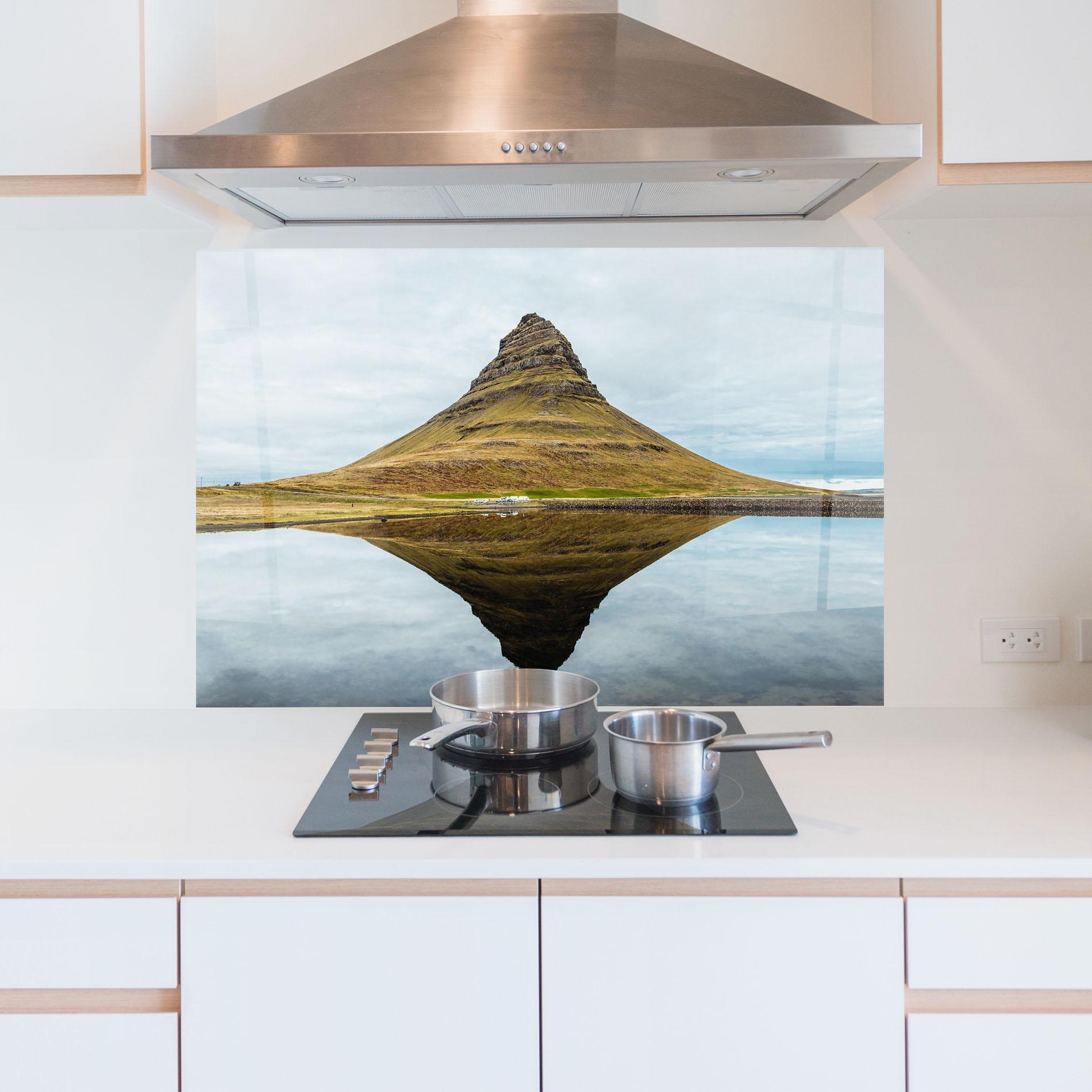 Küchenrückwand Glas Lake Cool Shape mockup 5