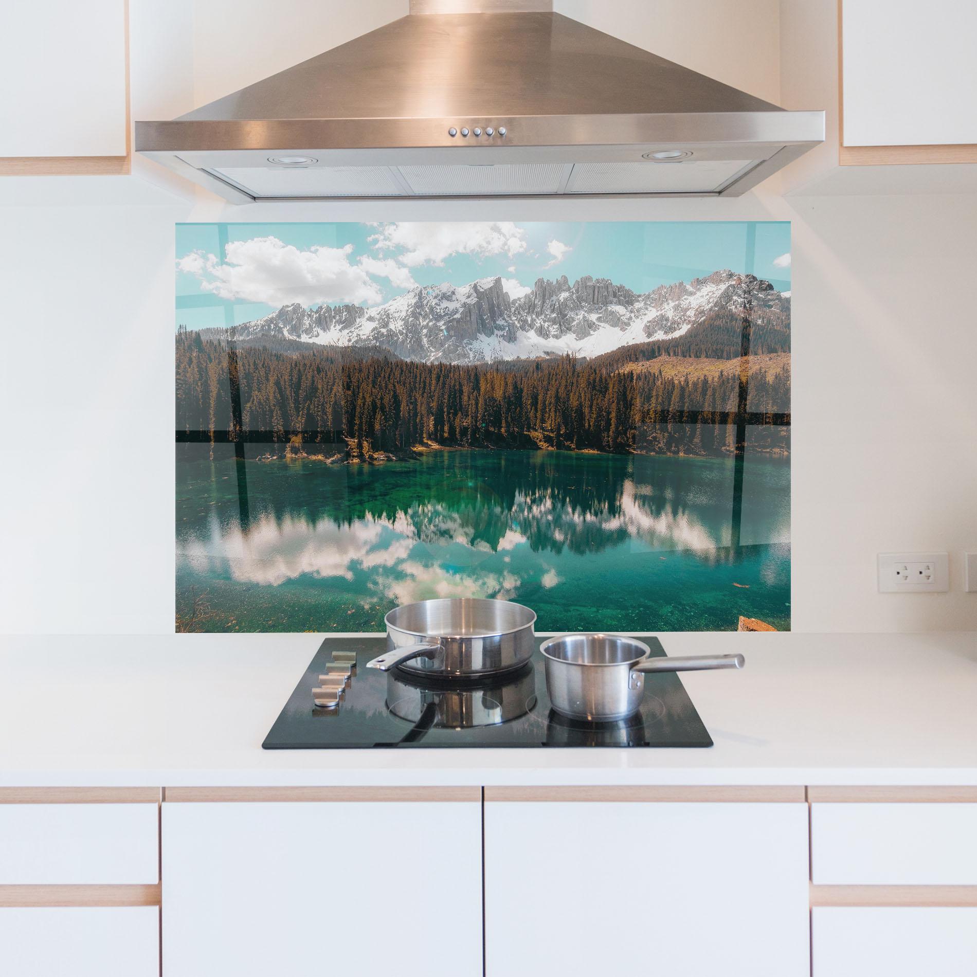 Küchenrückwand Glas Mountain Lake View mockup 5