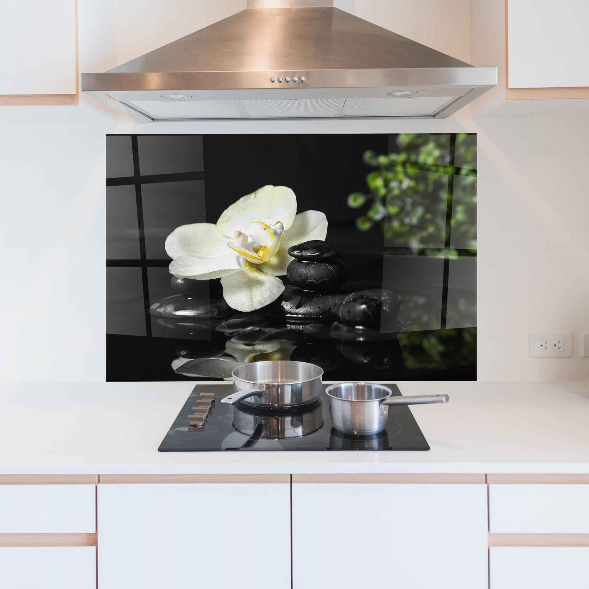 Küchenrückwand Glas White Spa Flower mockup 5