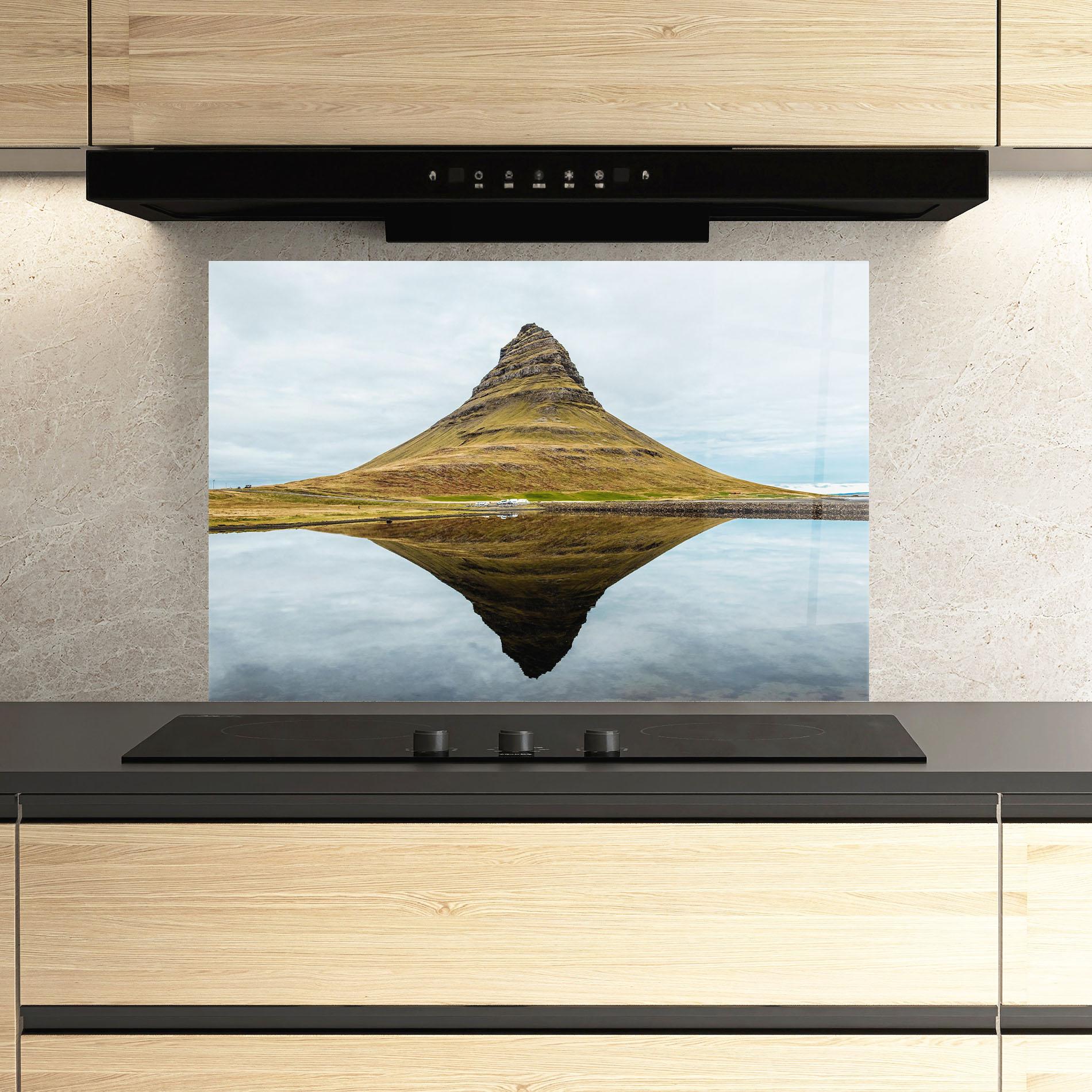 Küchenrückwand Glas Lake Cool Shape mockup 3