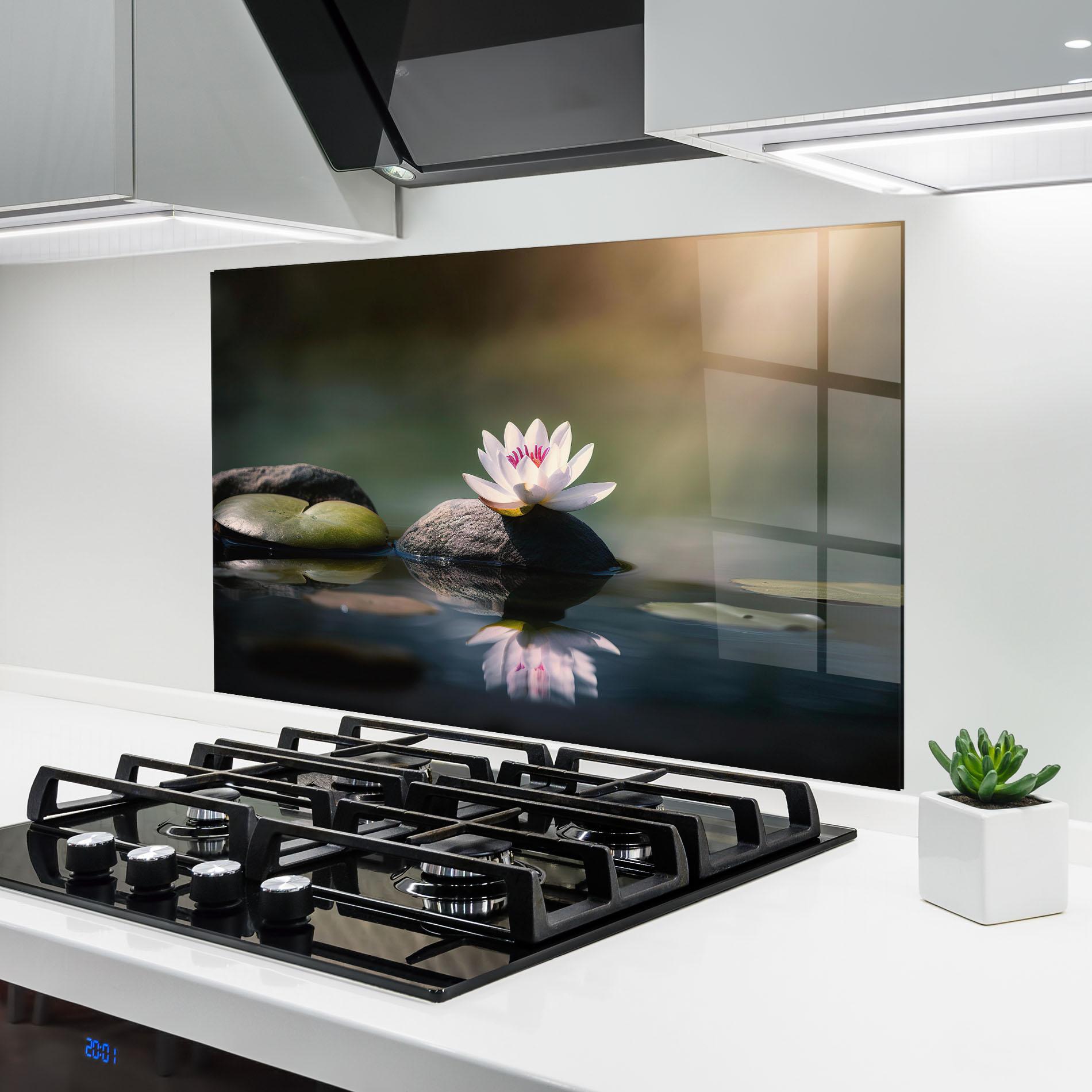 Küchenrückwand Glas Grey Rock Lotus mockup 6