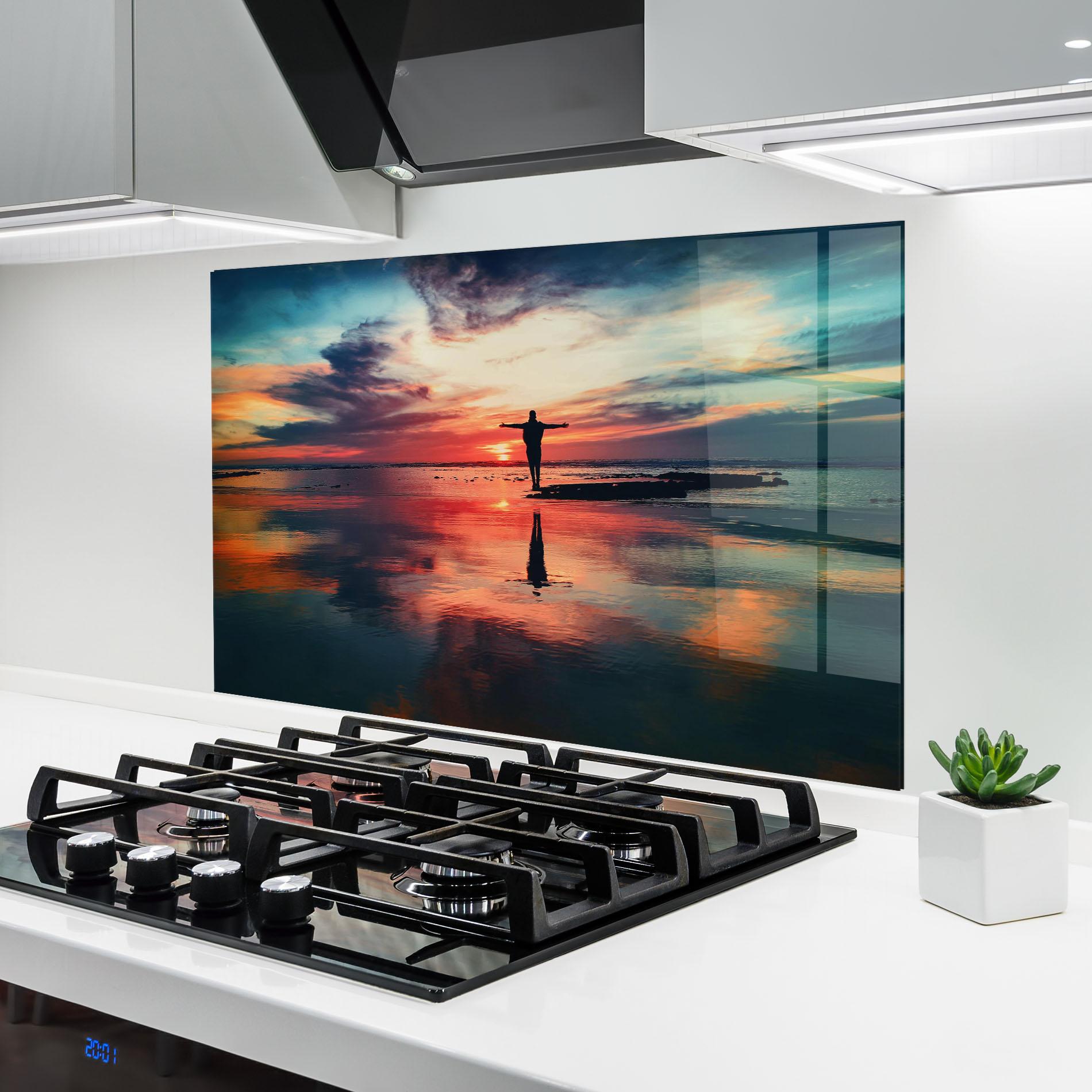 Küchenrückwand Glas Pink Purple Sky Man mockup 6