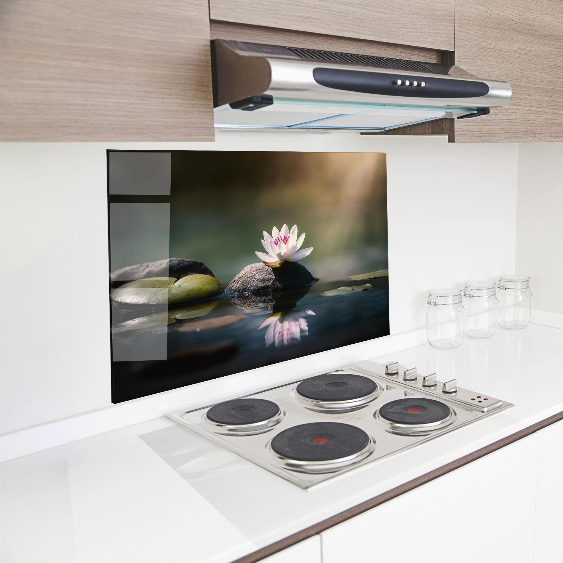 Küchenrückwand Glas Grey Rock Lotus mockup 8