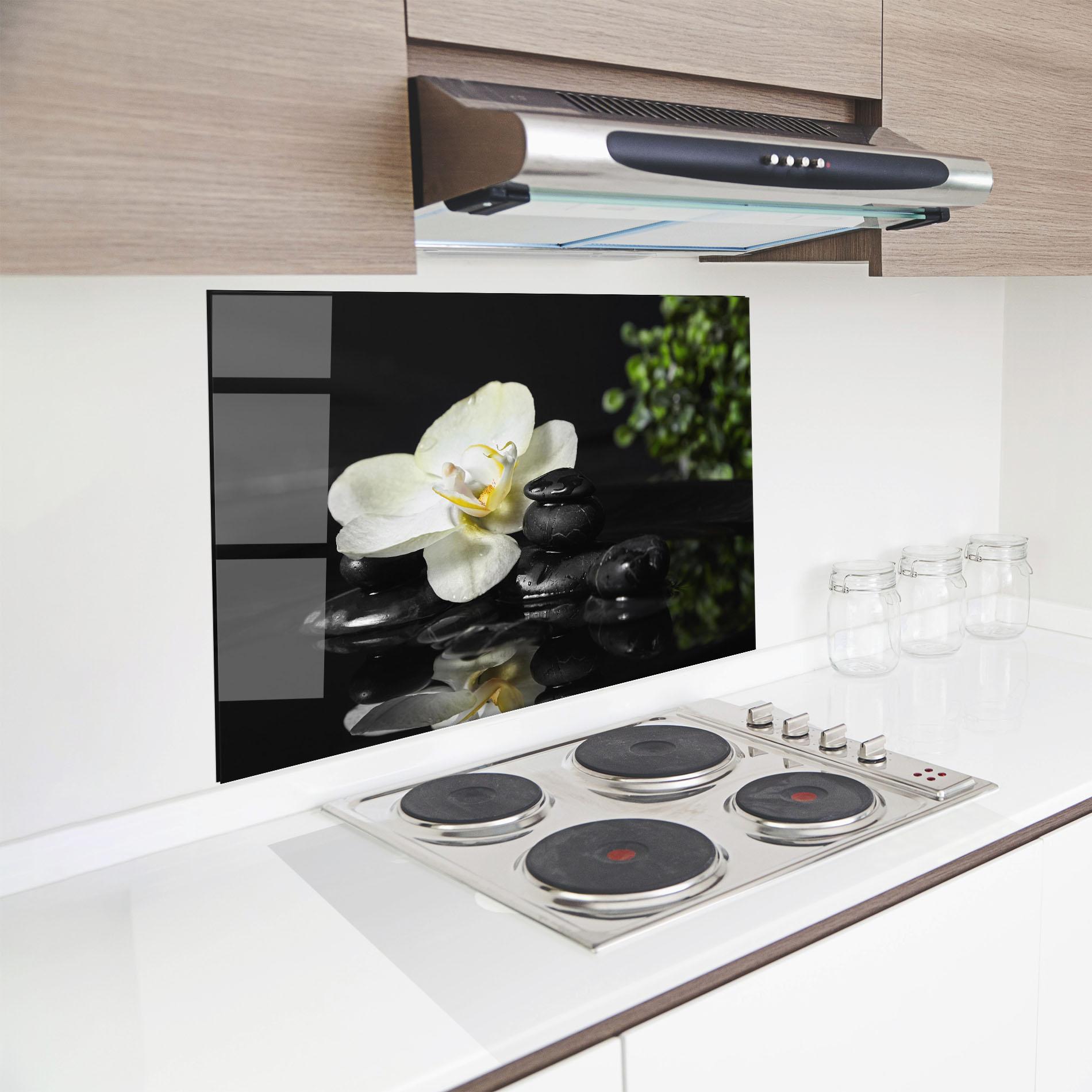 Küchenrückwand Glas White Spa Flower mockup 8