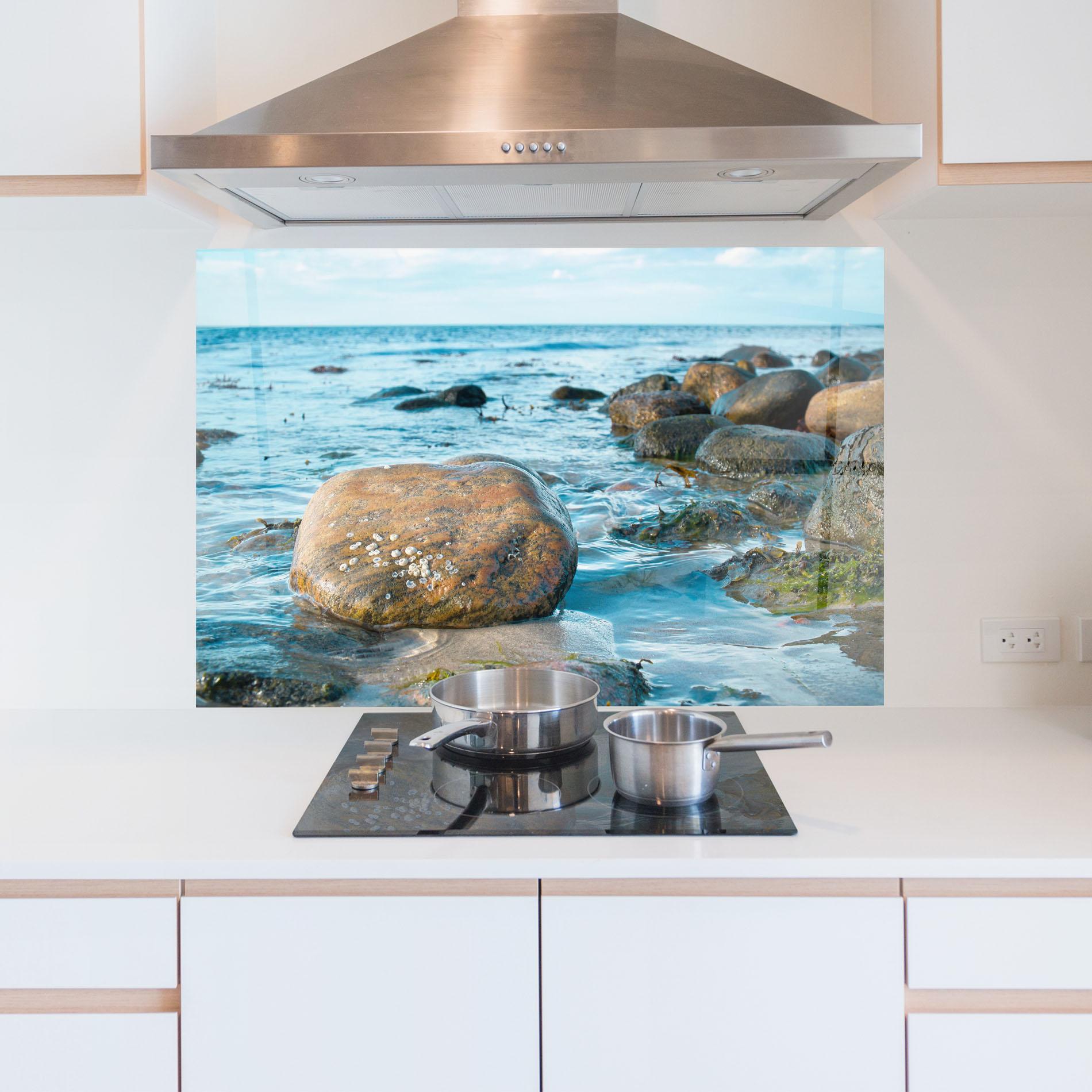Küchenrückwand Glas Beach Stones mockup 5