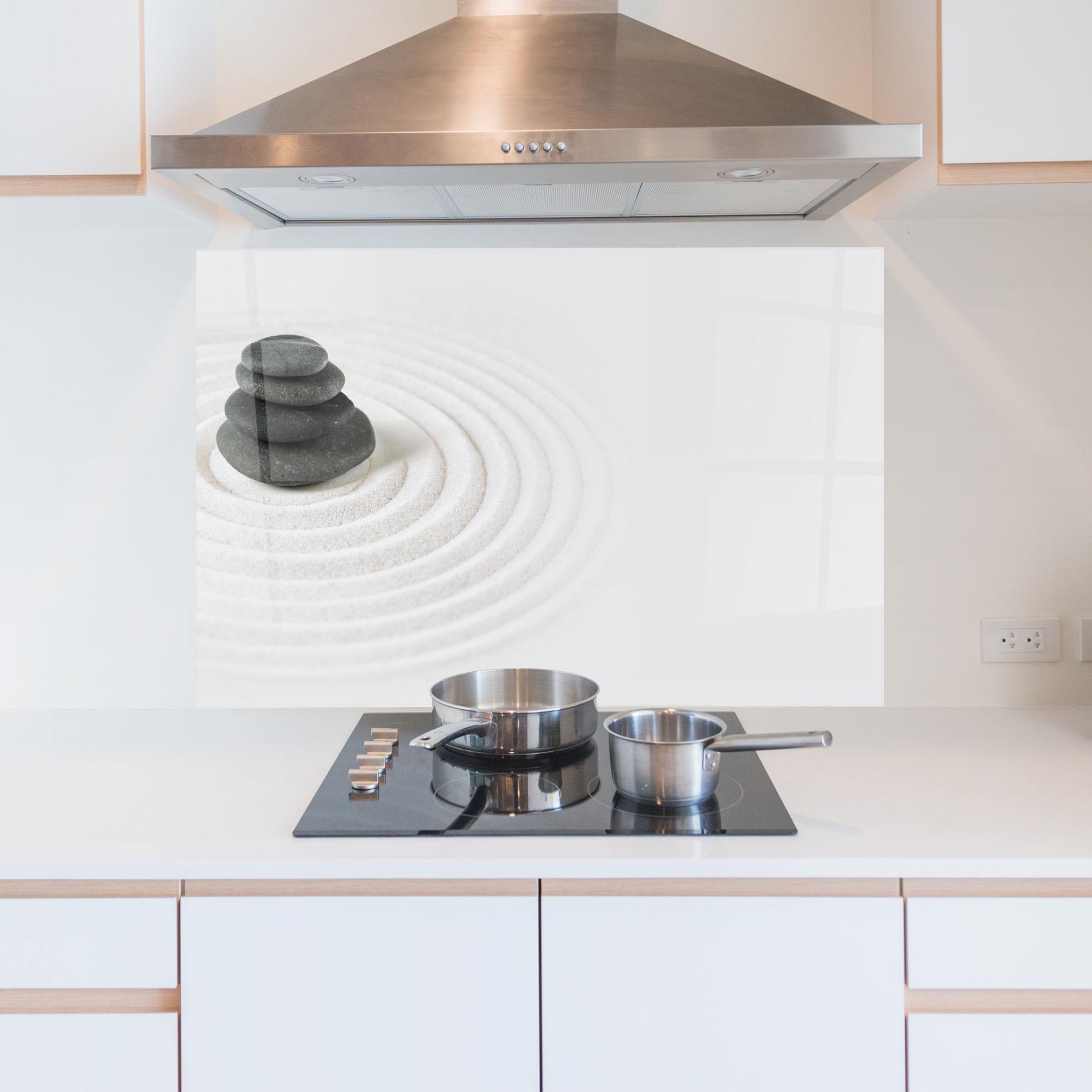 Küchenrückwand Glas Black Stones Sand mockup 5