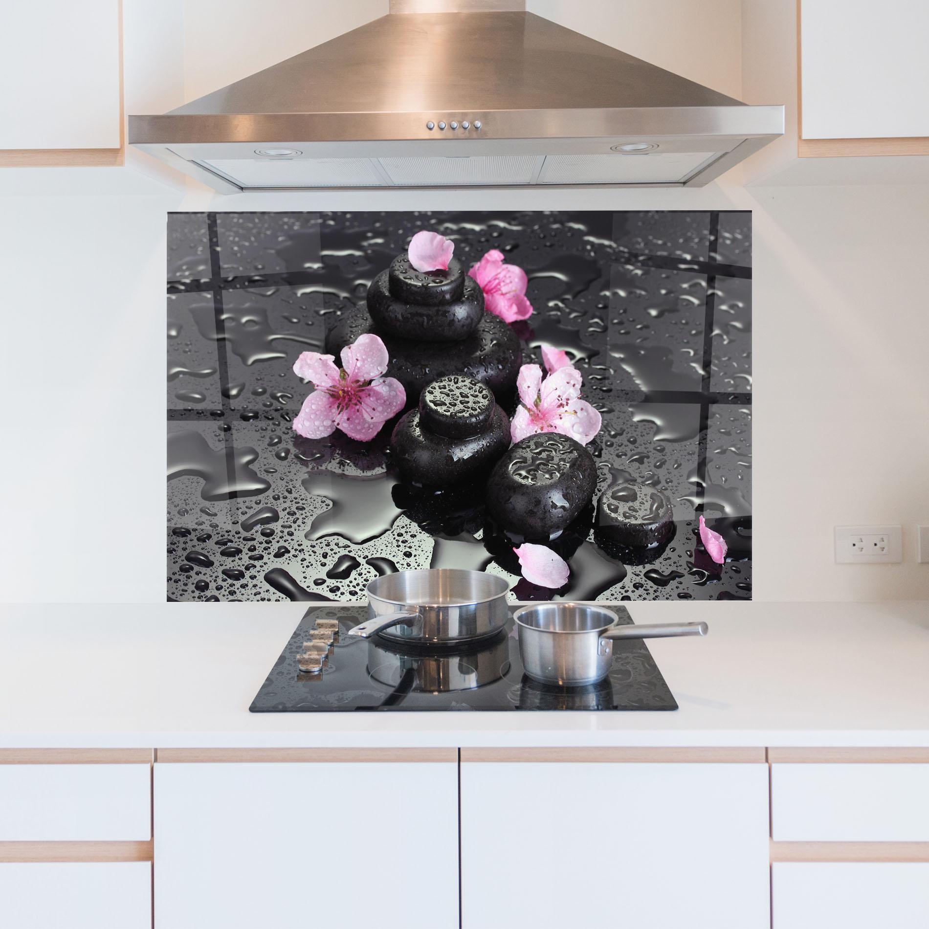Küchenrückwand Glas Pretty Flower Stones mockup 5