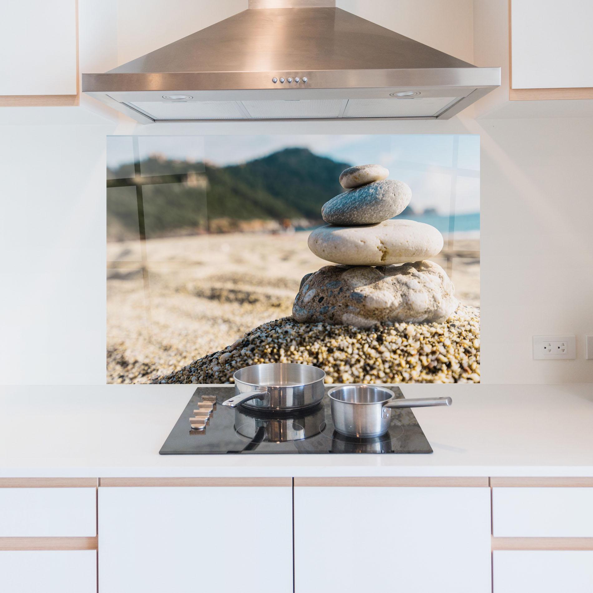 Küchenrückwand Glas Pyramid Stones Beach mockup 5