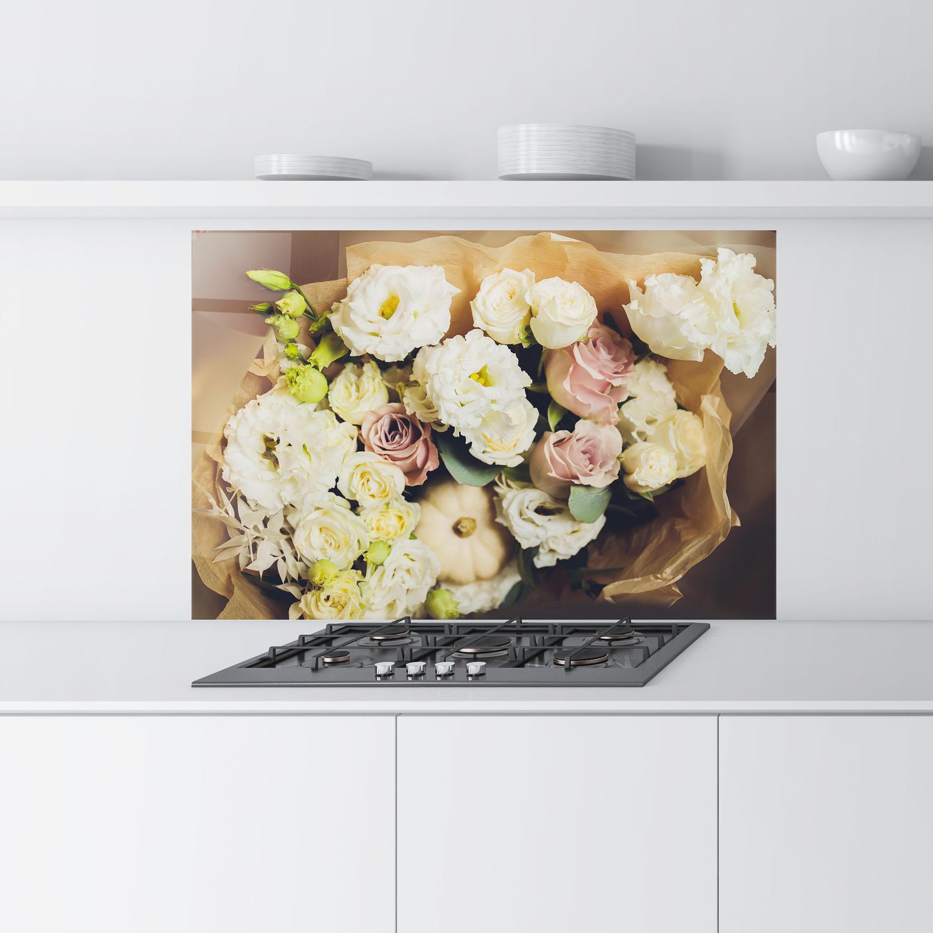 Küchenrückwand Glas White Flowers Bouquet mockup 9