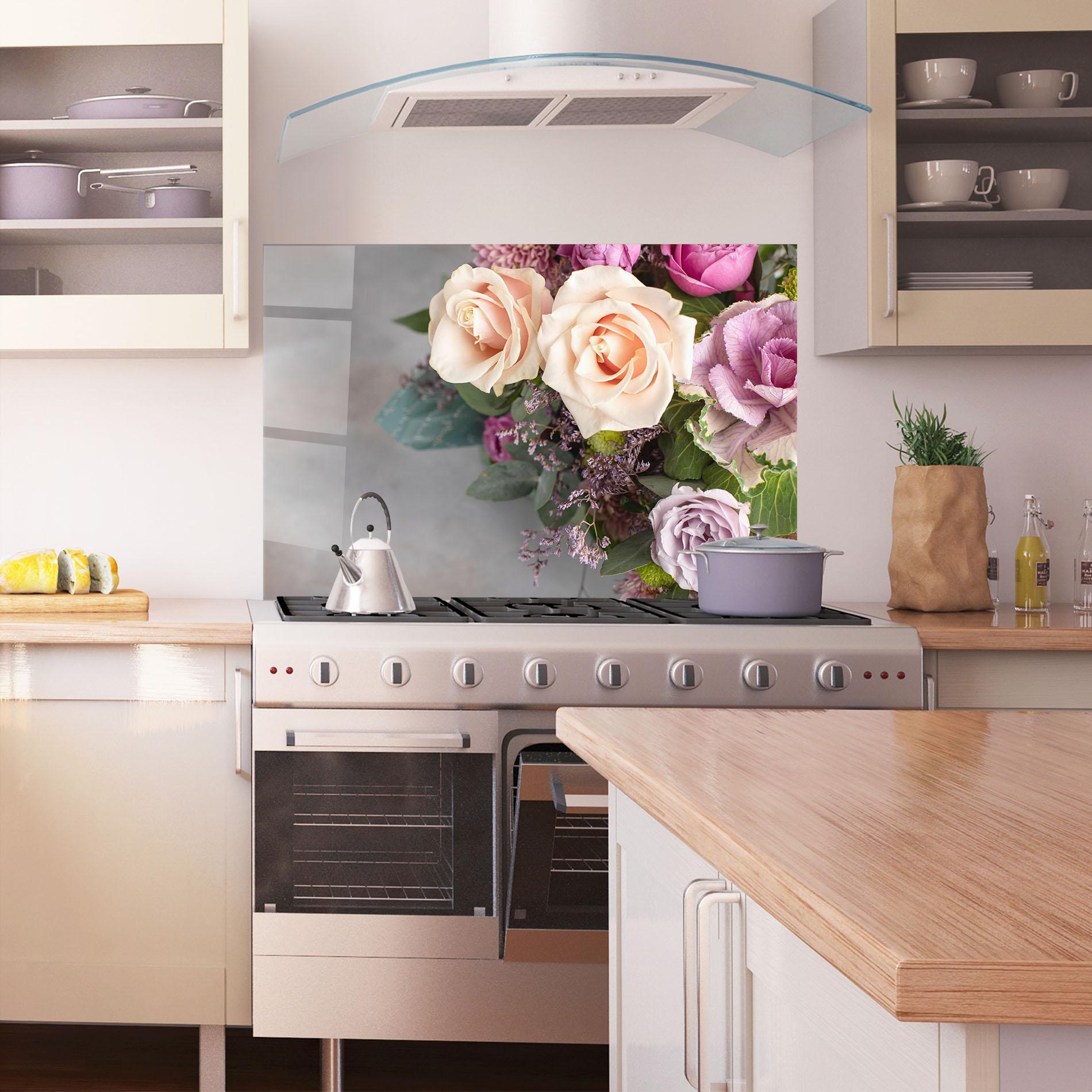 Küchenrückwand Glas Cream Purple Bouquet mockup 1