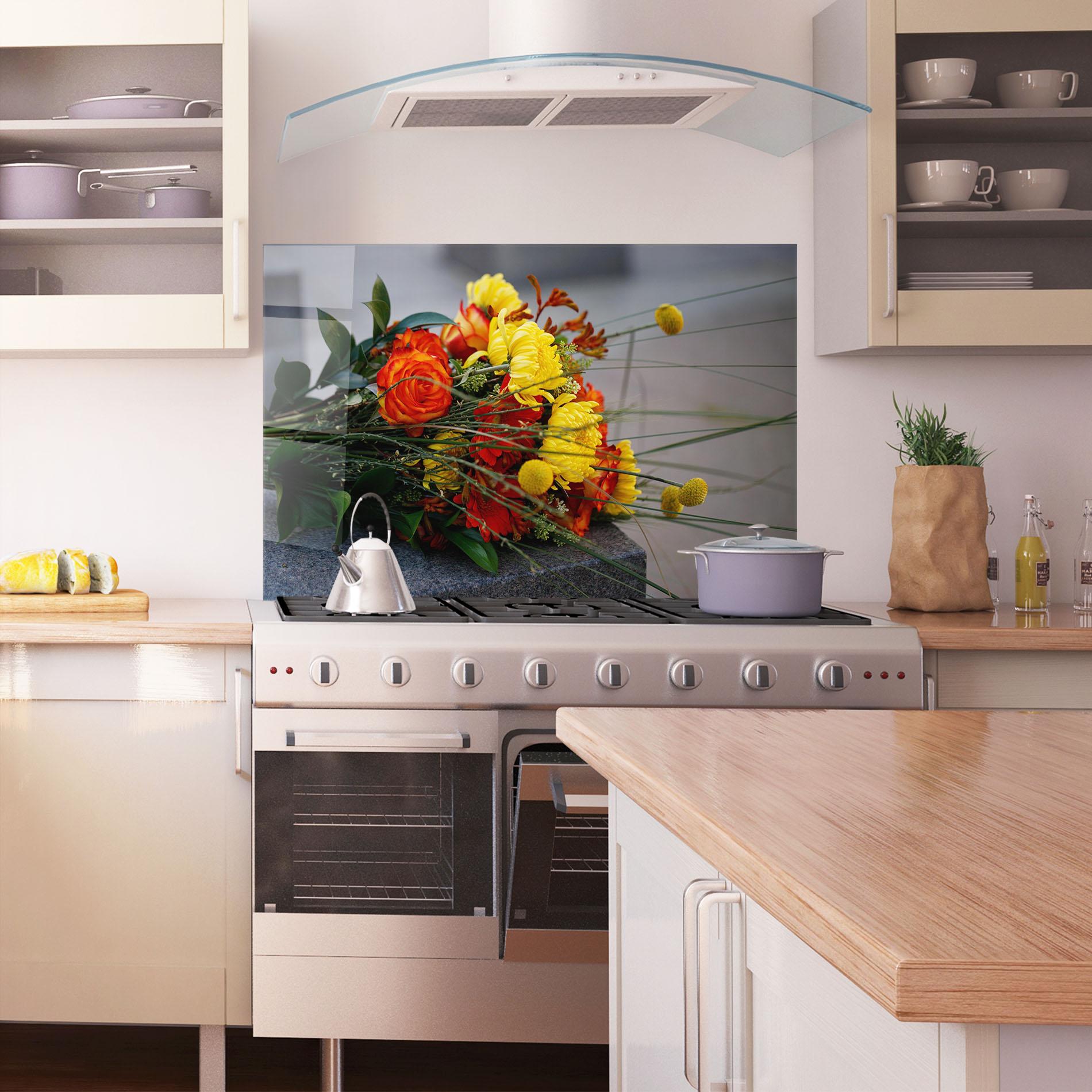 Küchenrückwand Glas Strong Yellow Bouquet mockup 1