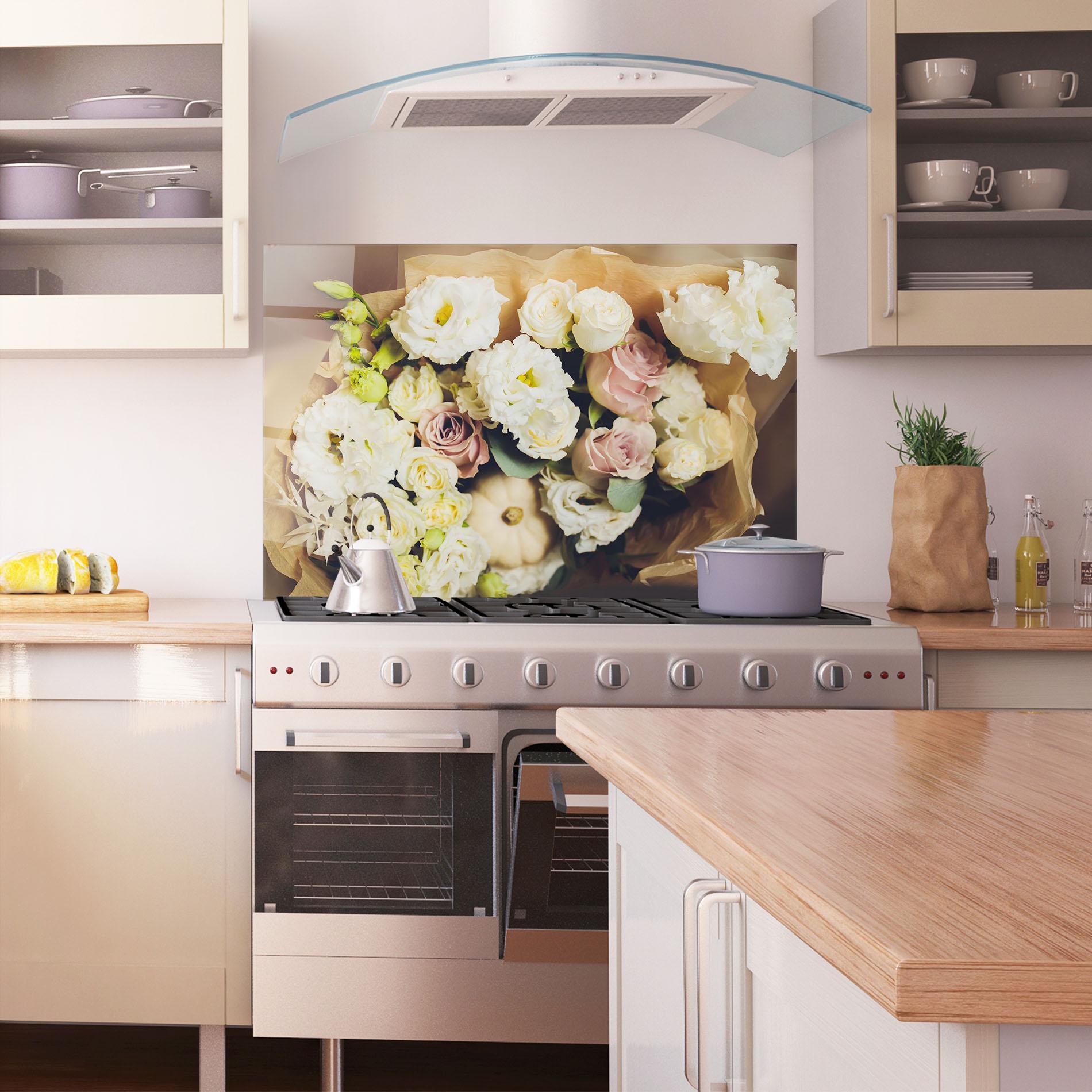 Küchenrückwand Glas White Flowers Bouquet mockup 1