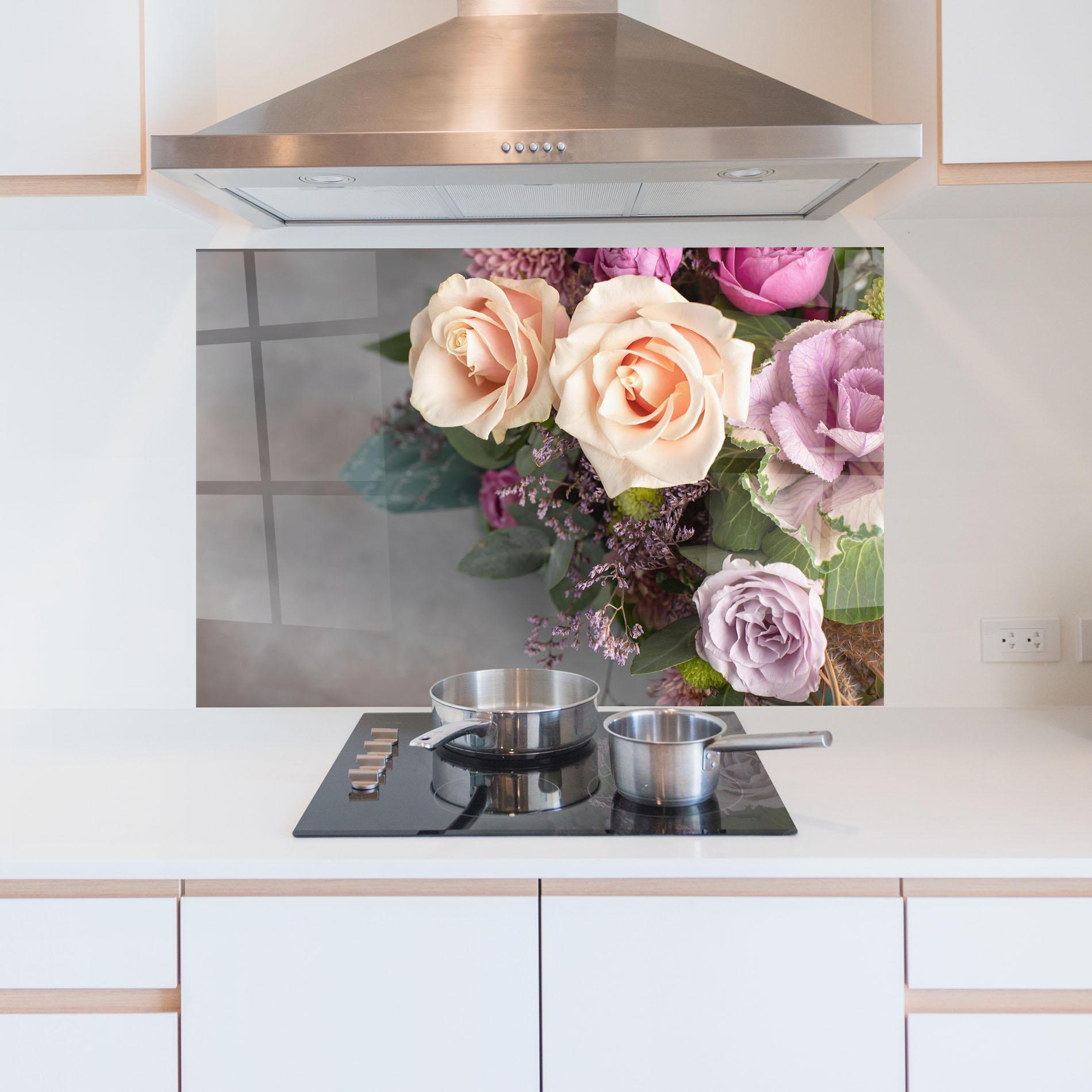 Küchenrückwand Glas Cream Purple Bouquet mockup 5