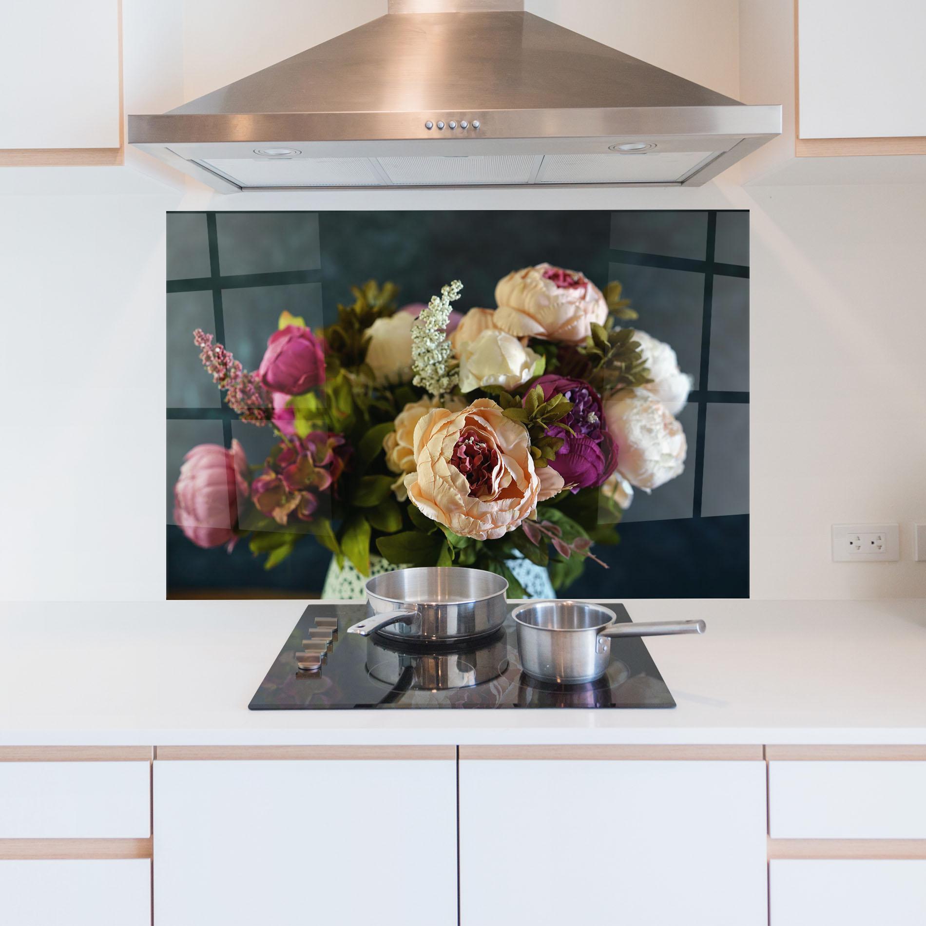 Küchenrückwand Glas Cream Roses Bouquet mockup 5