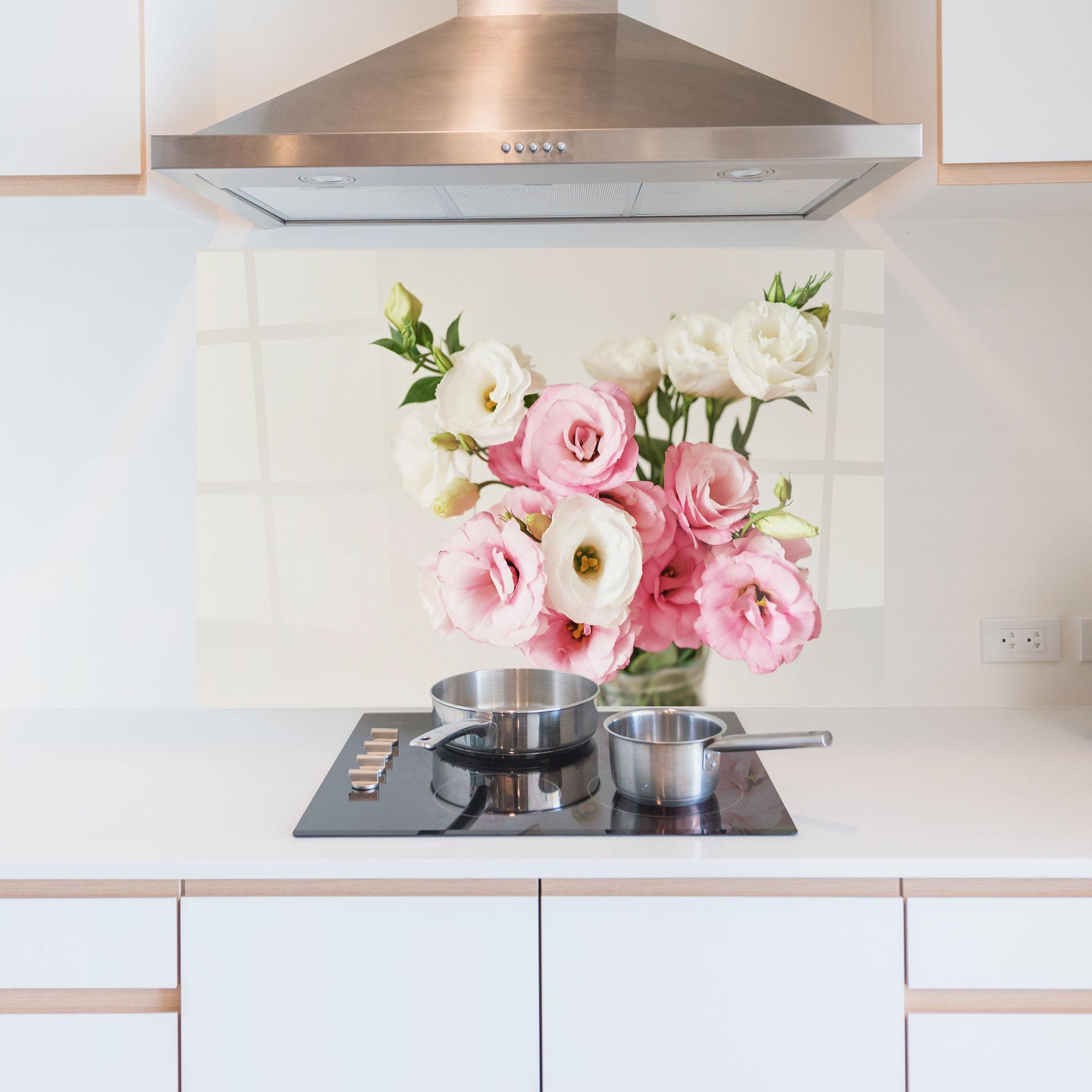 Küchenrückwand Glas Cute Pink Flowers mockup 5