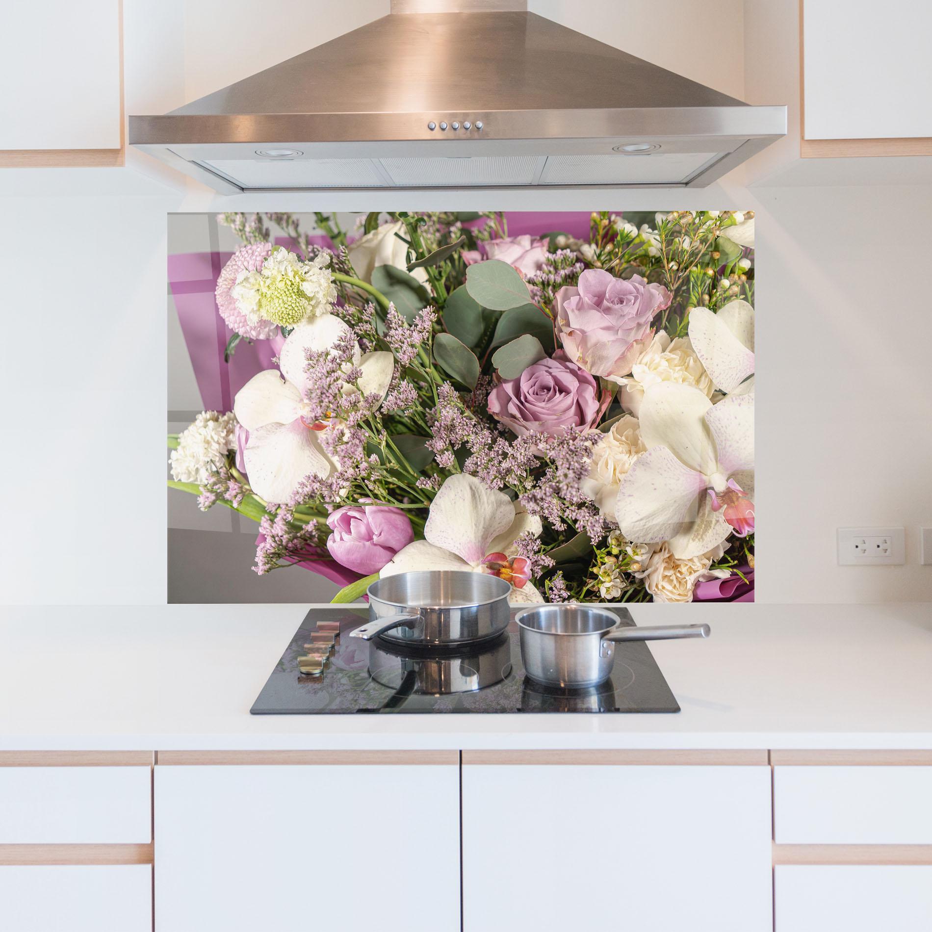 Küchenrückwand Glas Cute Purple Bouquet mockup 5