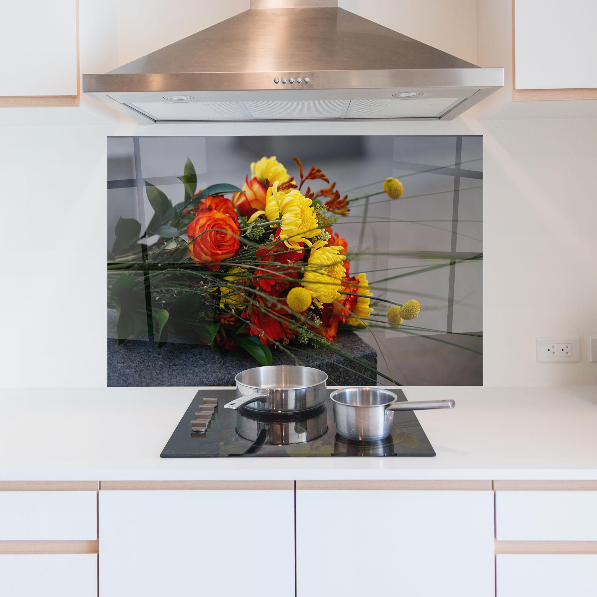 Küchenrückwand Glas Strong Yellow Bouquet mockup 5