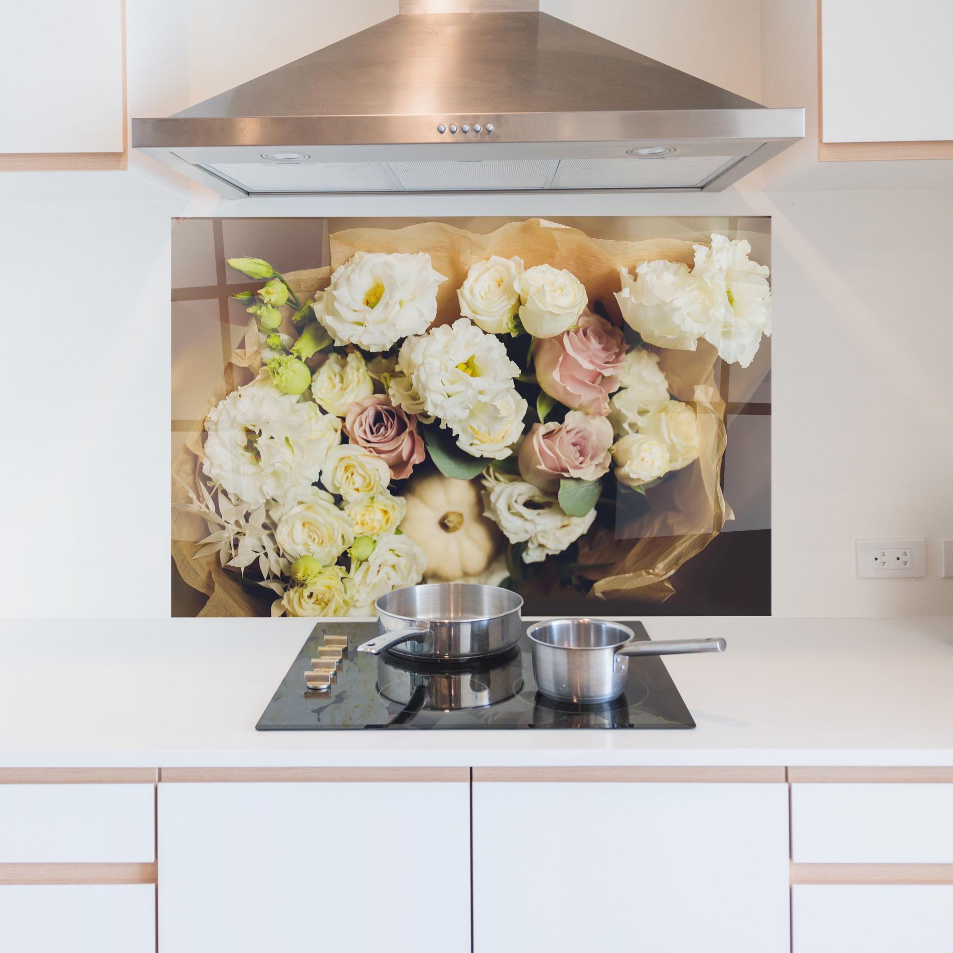 Küchenrückwand Glas White Flowers Bouquet mockup 5