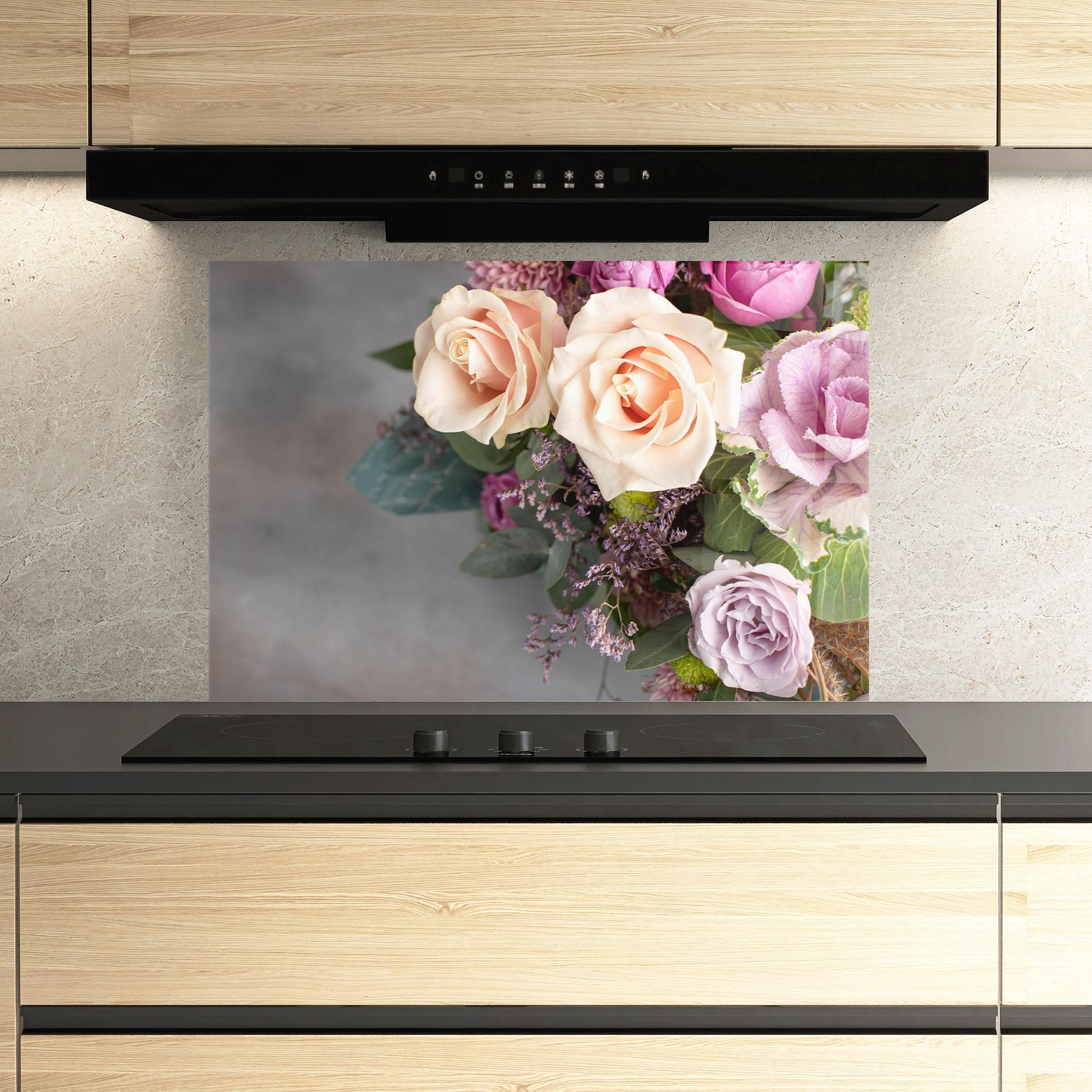 Küchenrückwand Glas Cream Purple Bouquet mockup 3