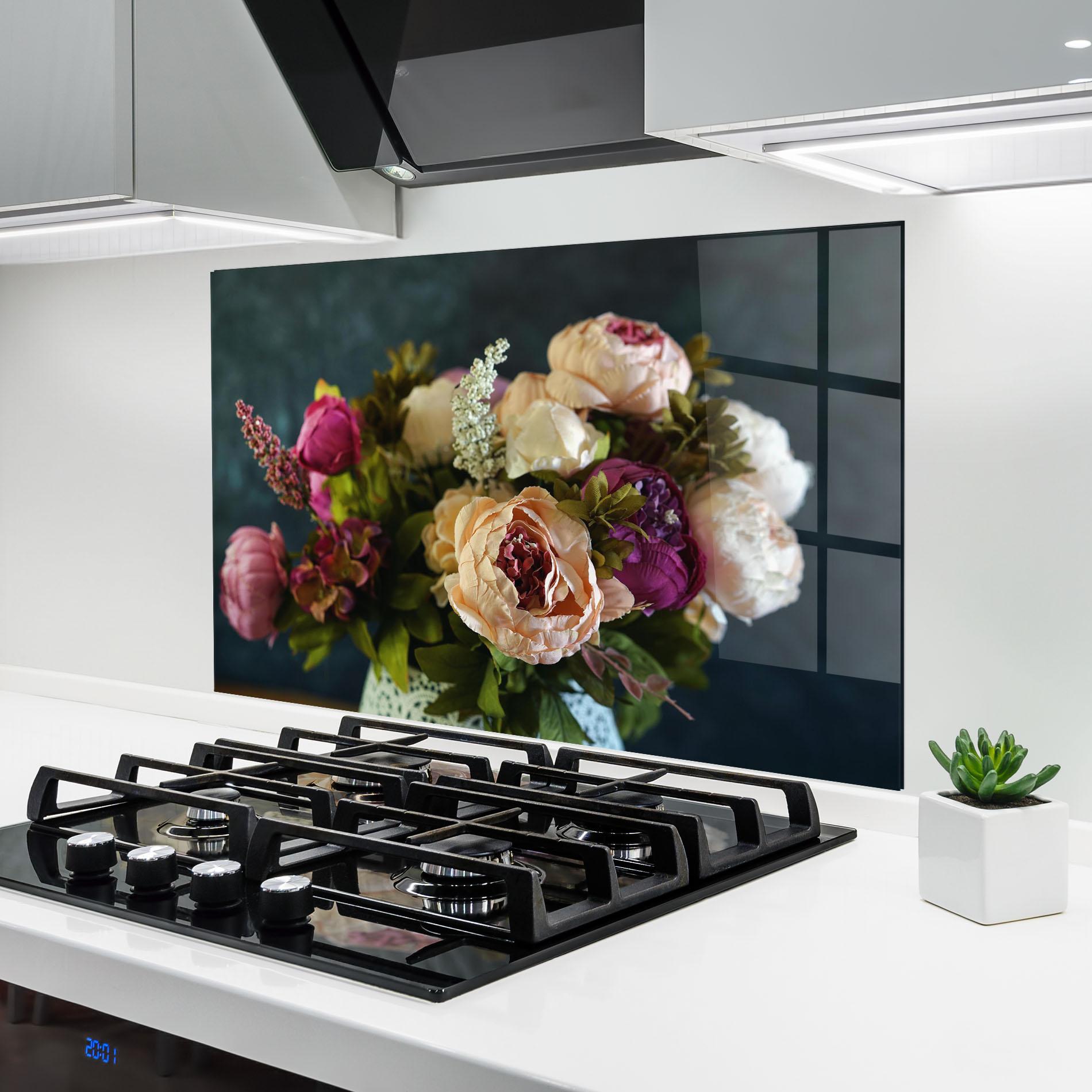 Küchenrückwand Glas Cream Roses Bouquet mockup 6