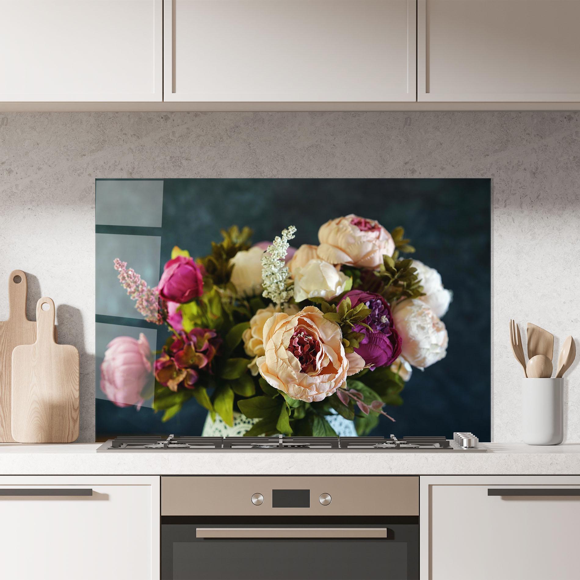 Küchenrückwand Glas Cream Roses Bouquet mockup 7