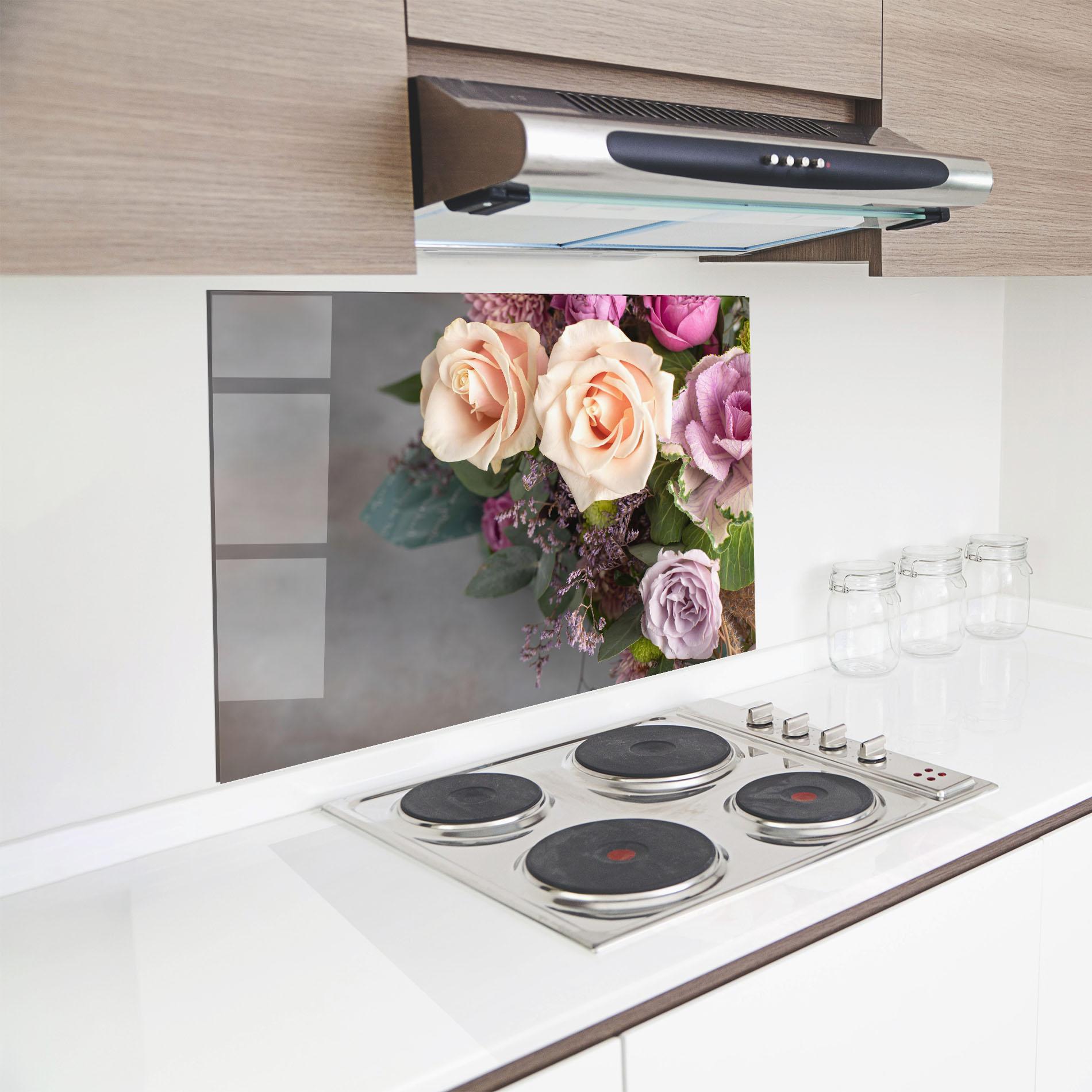 Küchenrückwand Glas Cream Purple Bouquet mockup 8