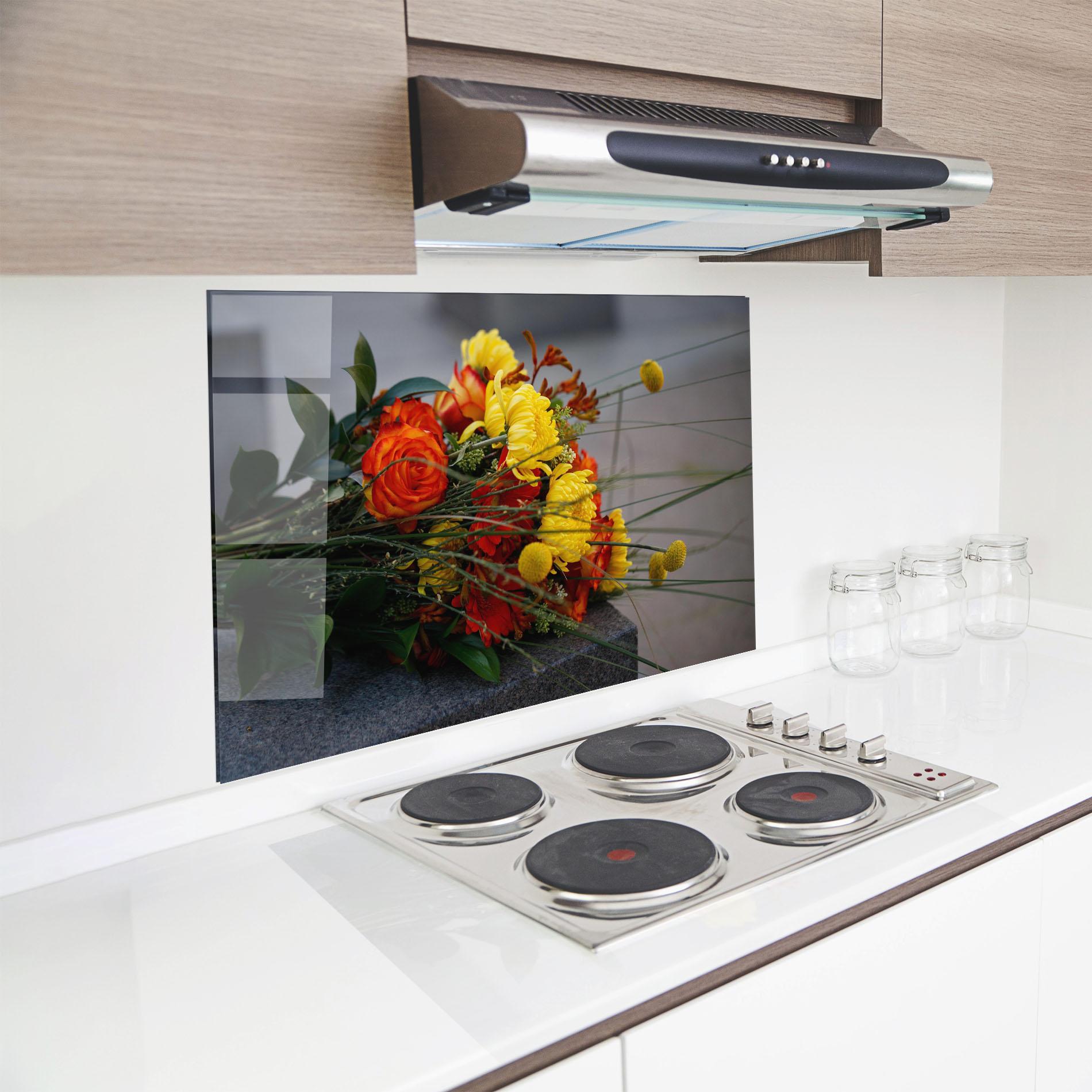 Küchenrückwand Glas Strong Yellow Bouquet mockup 8