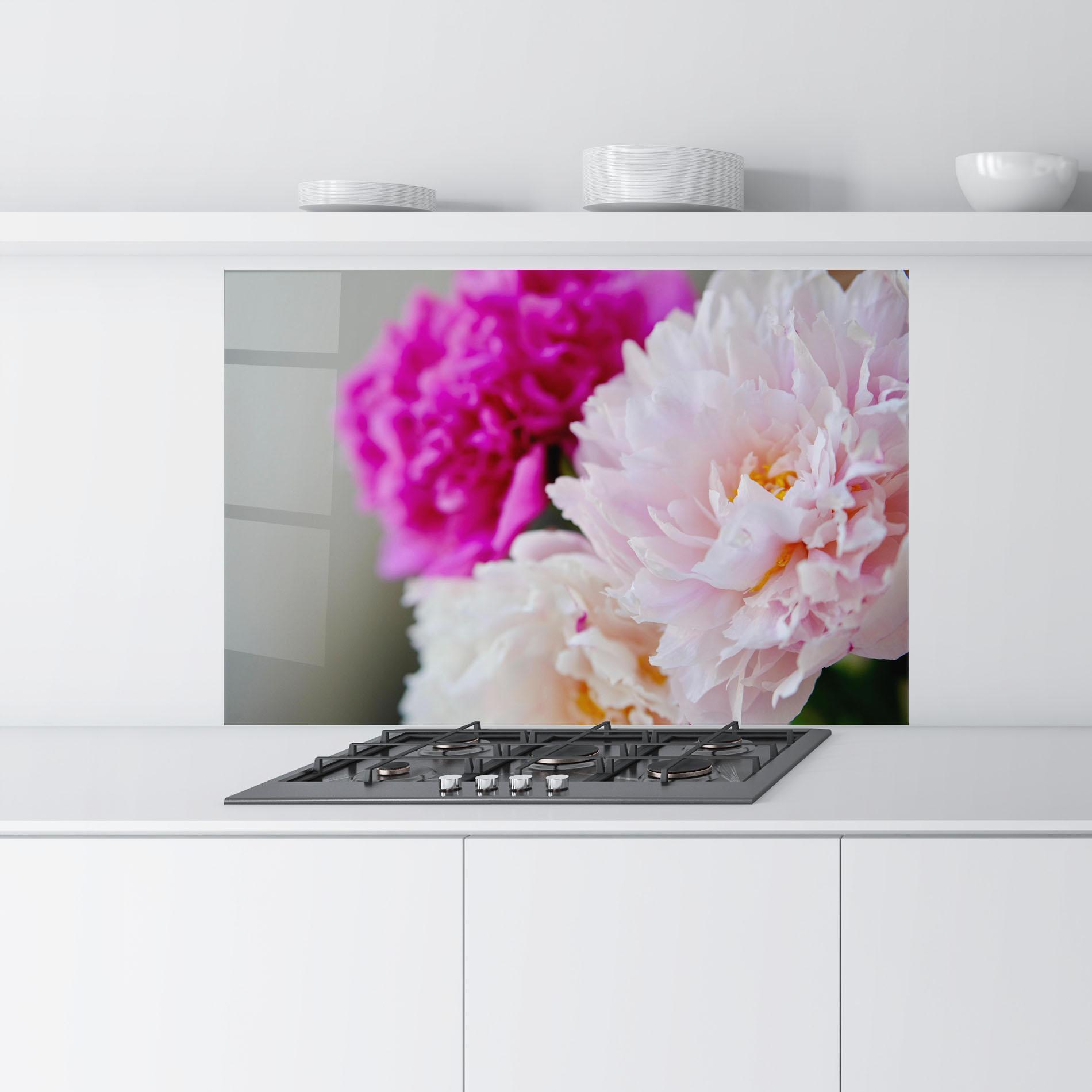 Küchenrückwand Glas Peonies Close Up mockup 9
