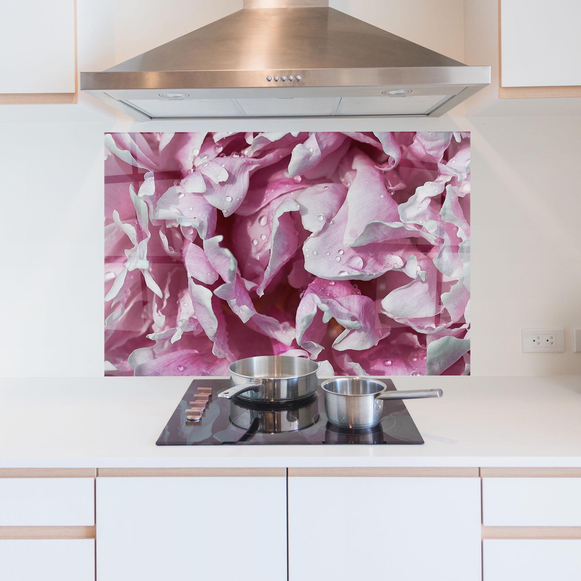 Küchenrückwand Glas Peony Petals mockup 5