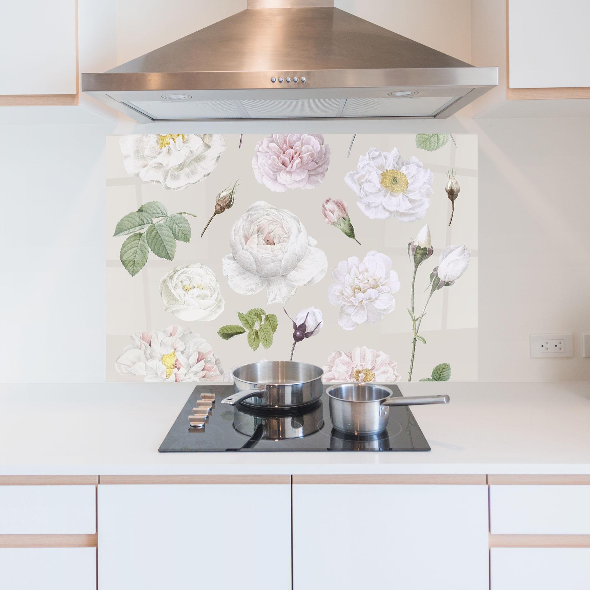Küchenrückwand Glas White Peony On Cream mockup 5
