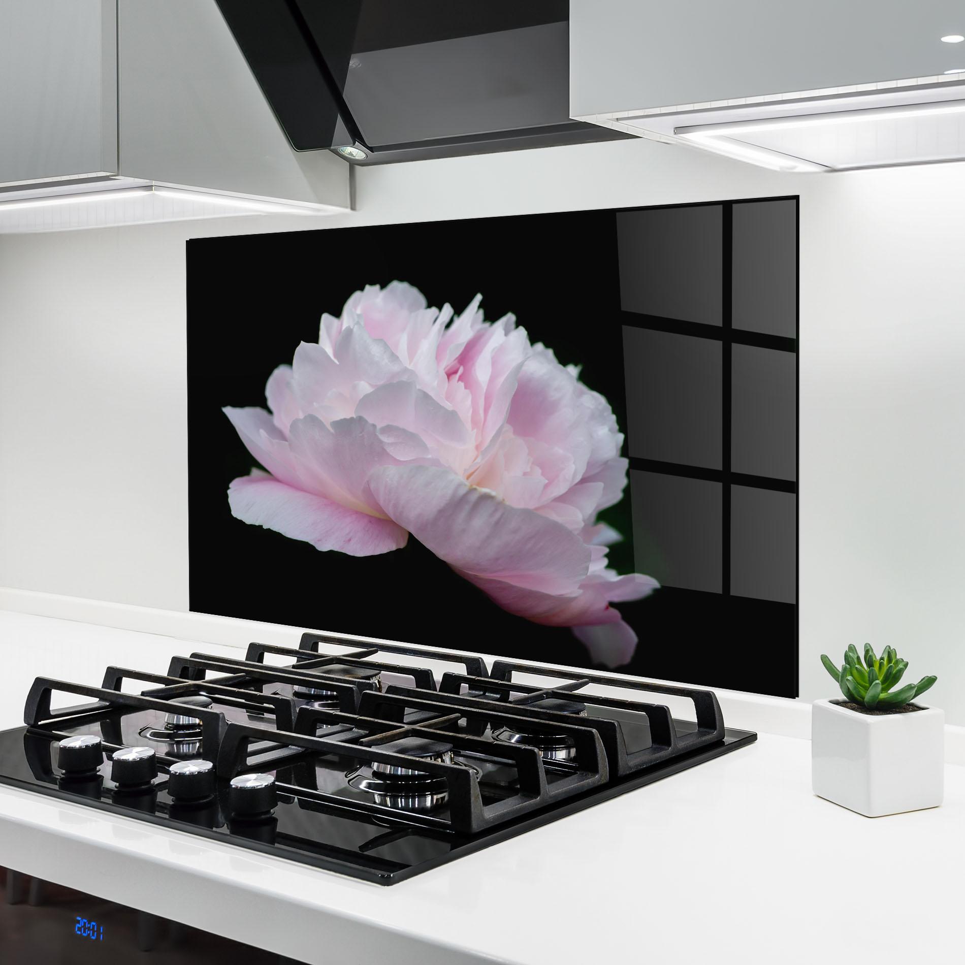 Küchenrückwand Glas Pastel Peony On Black mockup 6