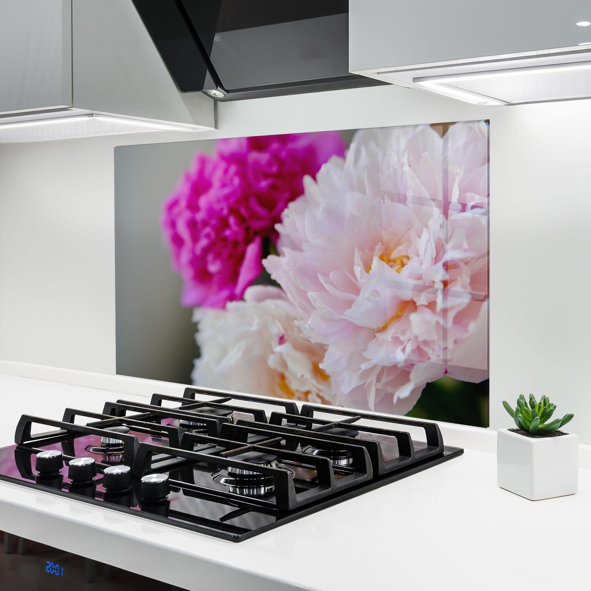 Küchenrückwand Glas Peonies Close Up mockup 6
