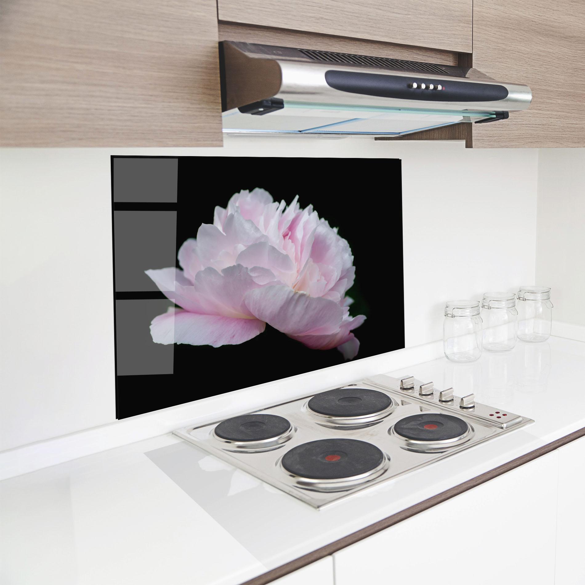 Küchenrückwand Glas Pastel Peony On Black mockup 8