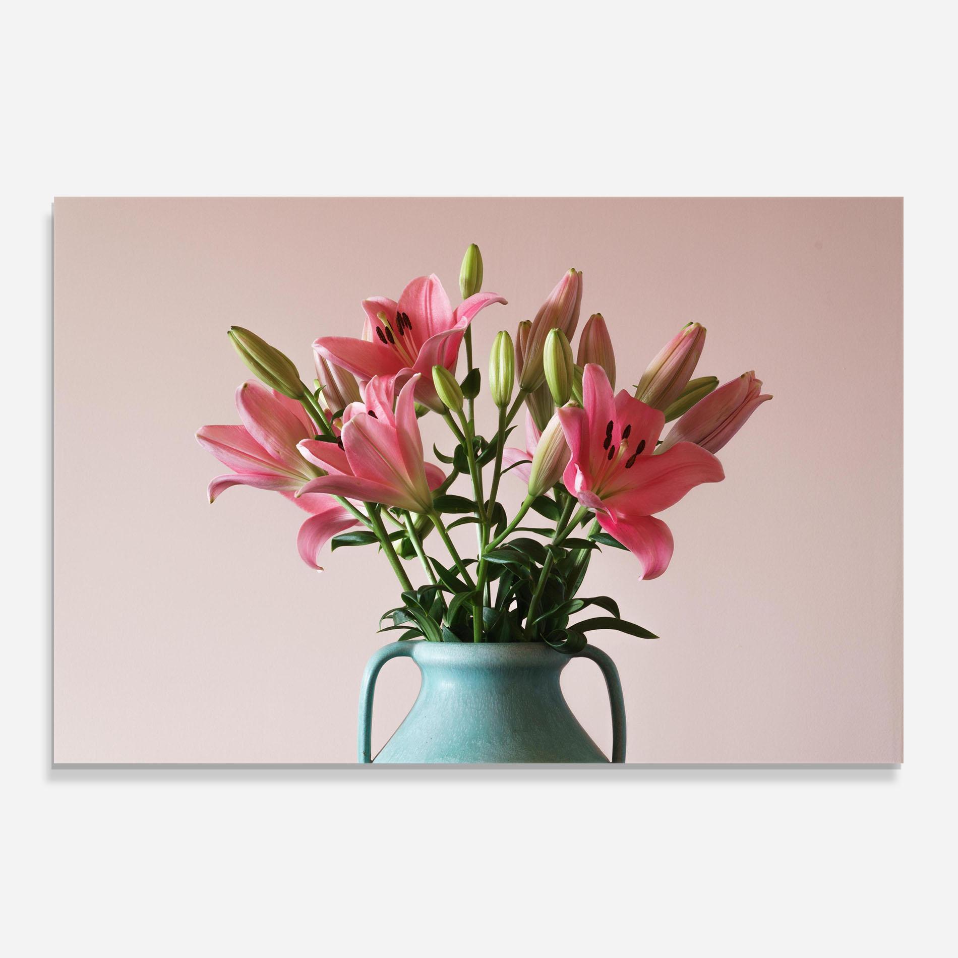 Küchenrückwand Glas Pink Lily In Vase mockup 0